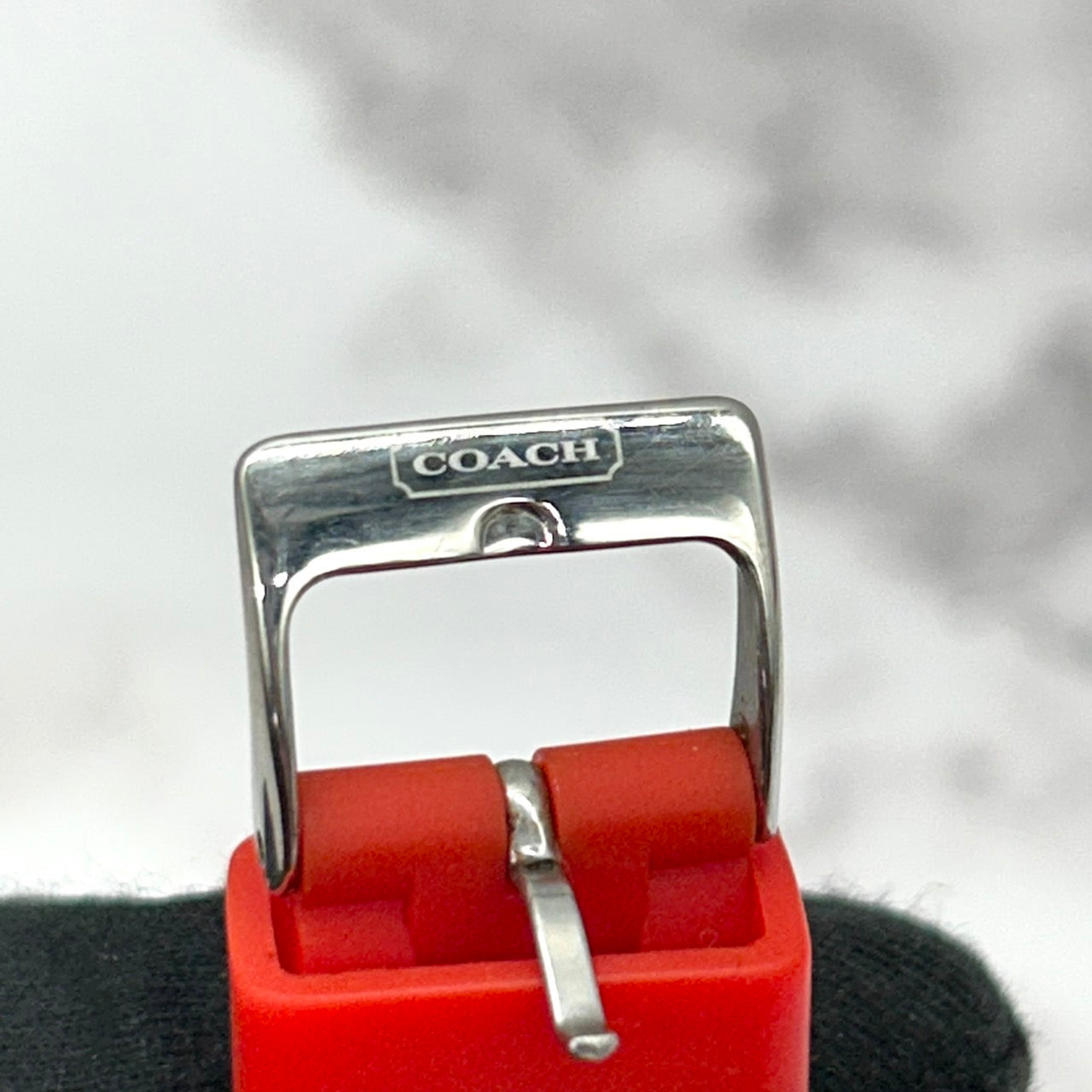 Authentic COACH CA.93.7.29.0573 Red Signature Ladies Watch Quartz White Dial