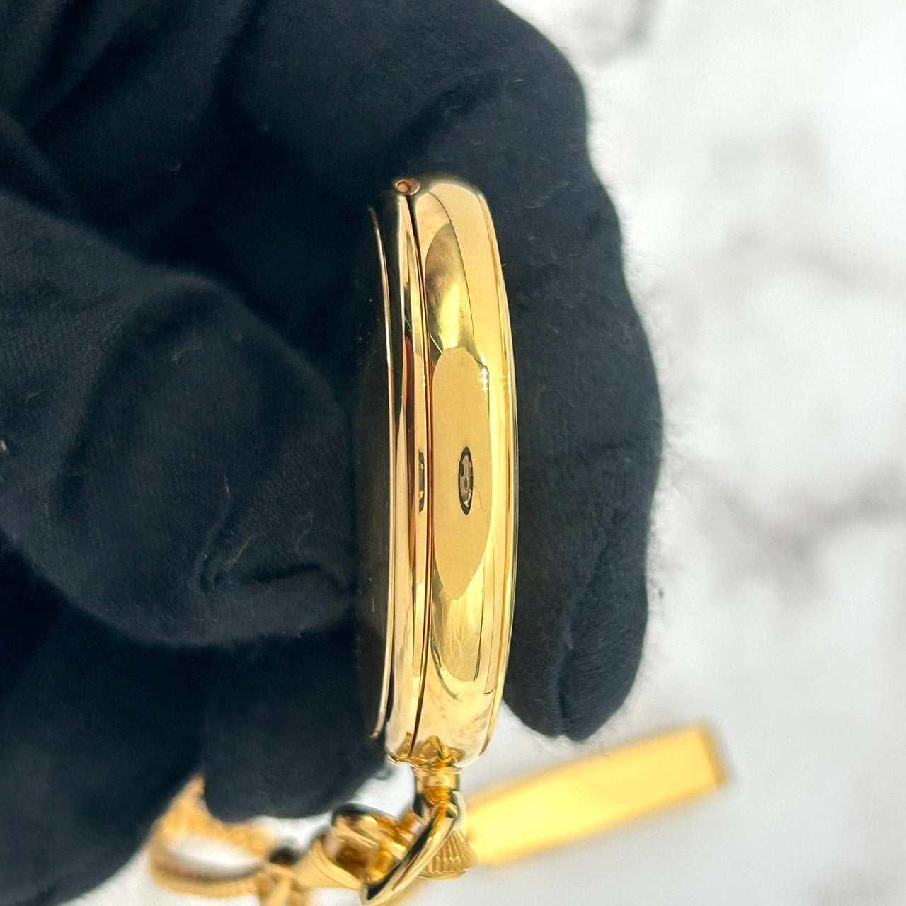 【電池交換済／未使用級】シチズン 懐中時計 4762-471423 ゴールド ハンターケース クオーツ アナログ デイト 白文字盤 チェーン付き クラシック ビンテージ エレガント 上品 メンズ レディース ユニセックス 箱付き クリーニング済み G7