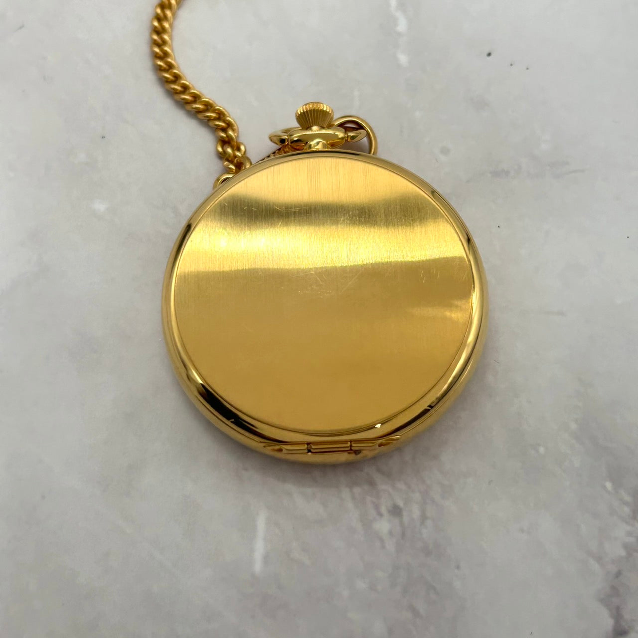 【電池交換済／未使用級】シチズン 懐中時計 4762-471423 ゴールド ハンターケース クオーツ アナログ デイト 白文字盤 チェーン付き クラシック ビンテージ エレガント 上品 メンズ レディース ユニセックス 箱付き クリーニング済み G7