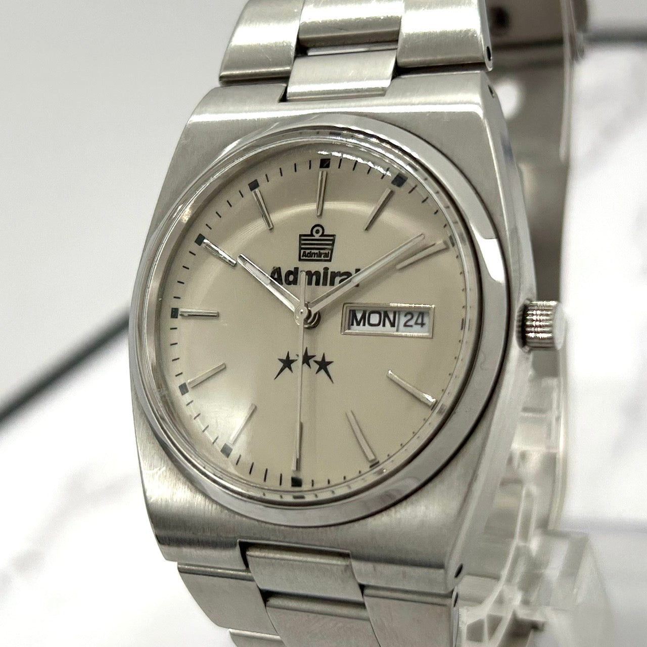 Authentic Admiral ADM 400 Mens Watch Quartz Day Date Silver Ivory Dial 3 Stars
