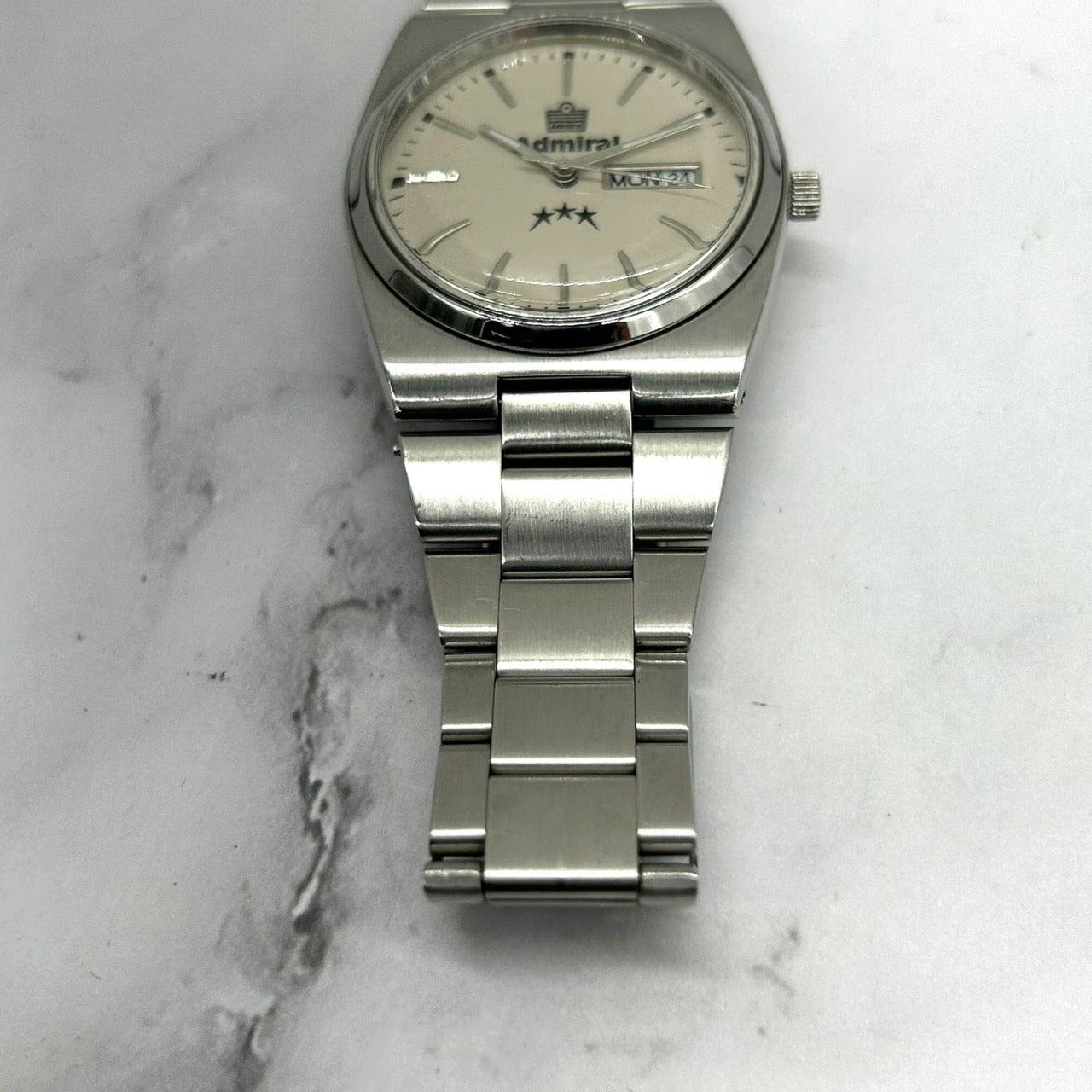 Authentic Admiral ADM 400 Mens Watch Quartz Day Date Silver Ivory Dial 3 Stars