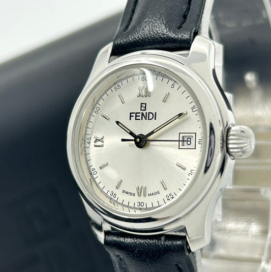 【稼働品】フェンディ FENDI 腕時計 Orologi レディース メンズ ユニセックス アナログ クオーツ シルバー文字盤 ローマ数字 デイト表示 レザーベルト ブラック クラシック エレガント ドレスウォッチ ビジネス クリーニング済み G