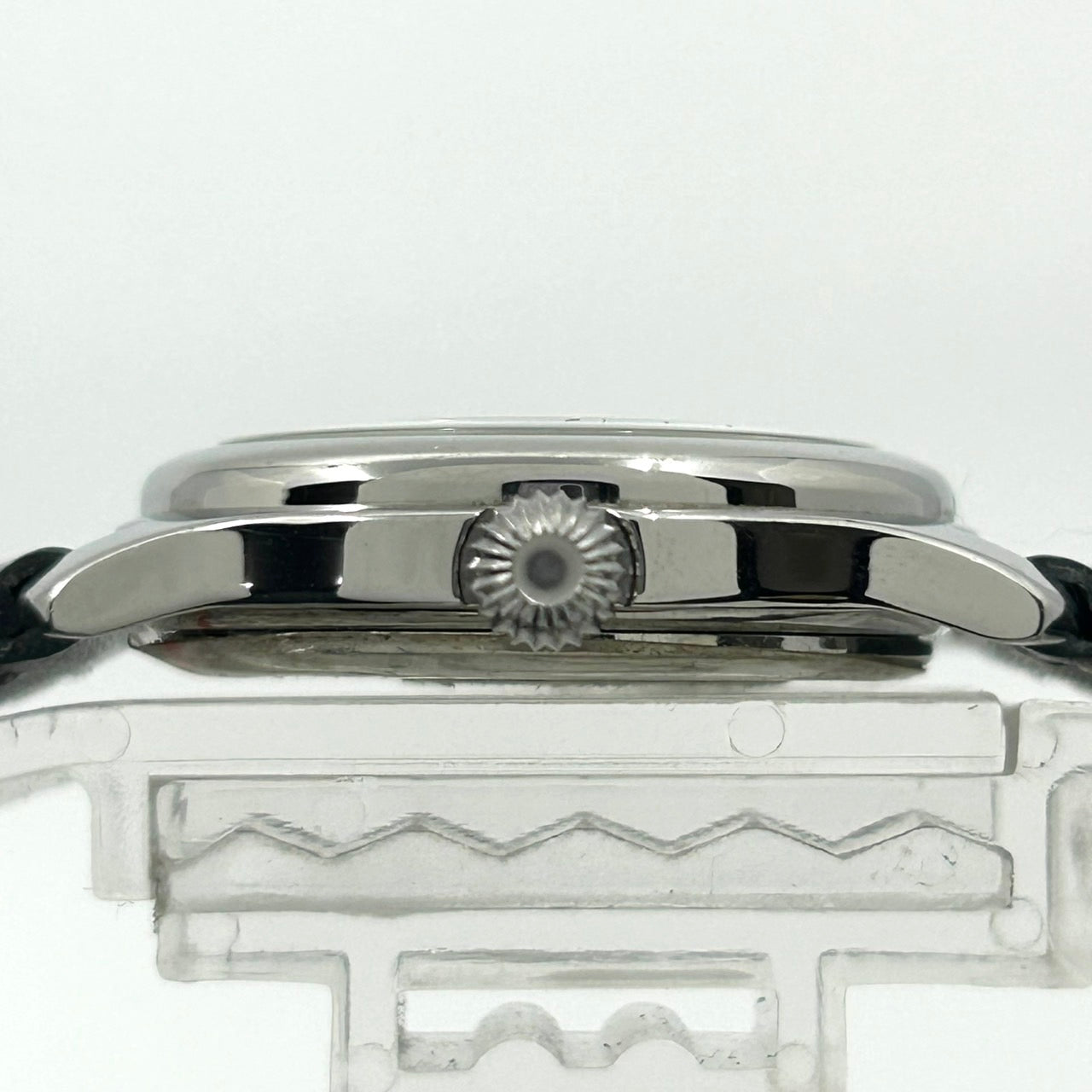 【稼働品】フェンディ FENDI 腕時計 Orologi レディース メンズ ユニセックス アナログ クオーツ シルバー文字盤 ローマ数字 デイト表示 レザーベルト ブラック クラシック エレガント ドレスウォッチ ビジネス クリーニング済み G