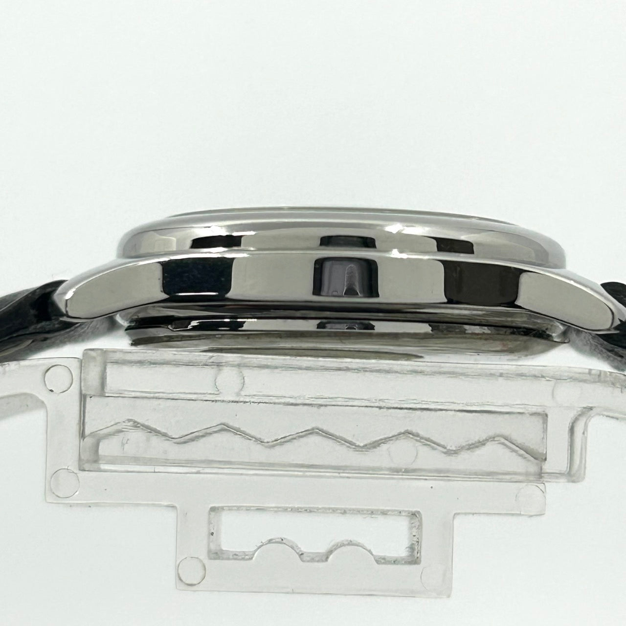 【稼働品】フェンディ FENDI 腕時計 Orologi レディース メンズ ユニセックス アナログ クオーツ シルバー文字盤 ローマ数字 デイト表示 レザーベルト ブラック クラシック エレガント ドレスウォッチ ビジネス クリーニング済み G