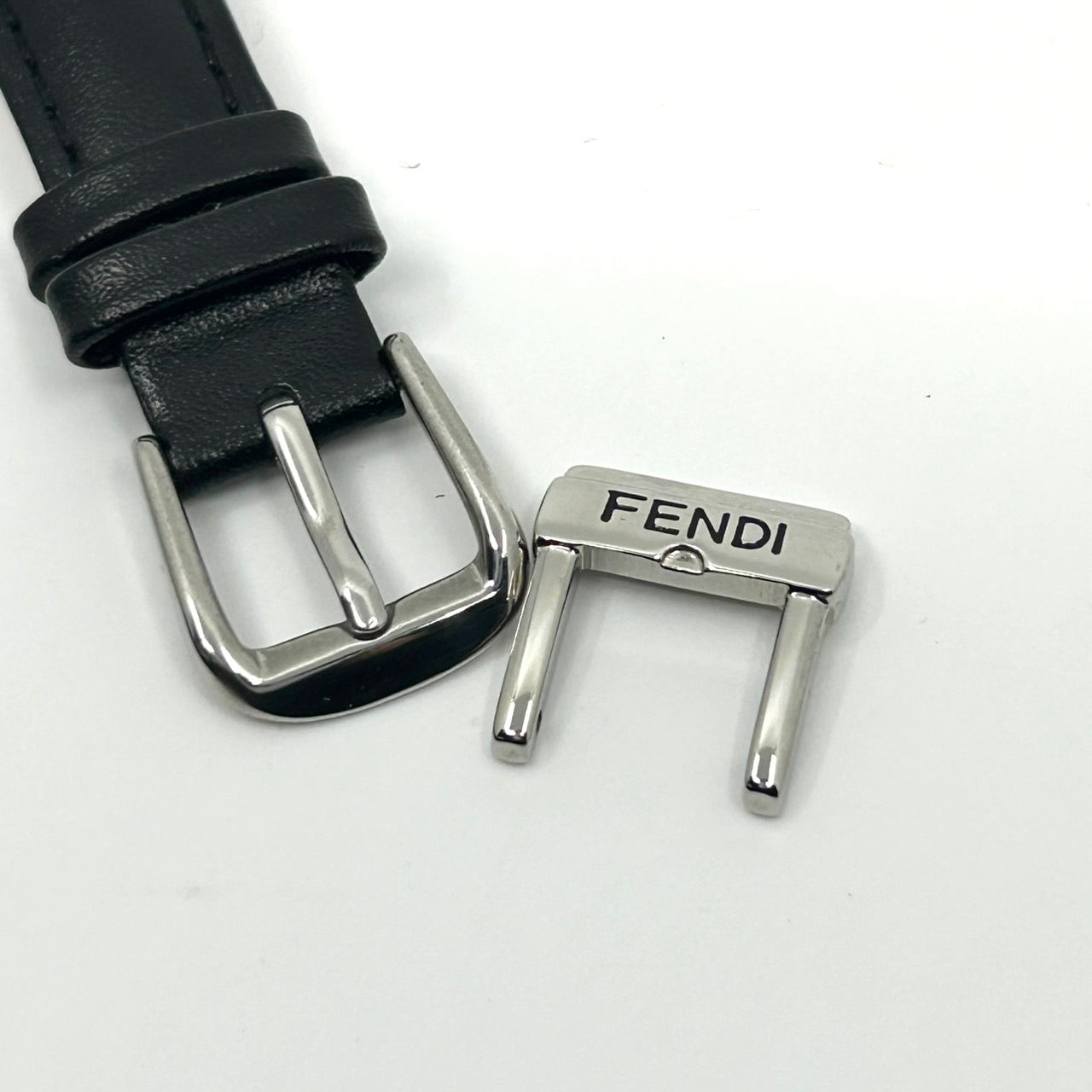 【稼働品】フェンディ FENDI 腕時計 Orologi レディース メンズ ユニセックス アナログ クオーツ シルバー文字盤 ローマ数字 デイト表示 レザーベルト ブラック クラシック エレガント ドレスウォッチ ビジネス クリーニング済み G