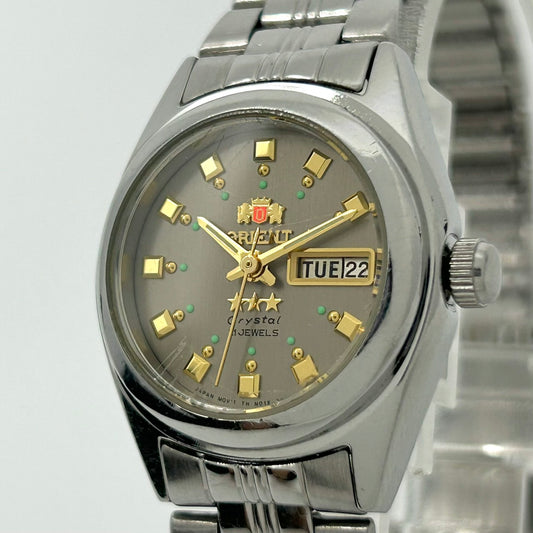 【稼働品】ORIENT オリエント 腕時計 レディース Crystal スリースター 自動巻き 21石 デイデイト アナログ グレー文字盤 シルバー ビンテージ クラシック レトロ エレガント アンティークウォッチ クリーニング済み G1