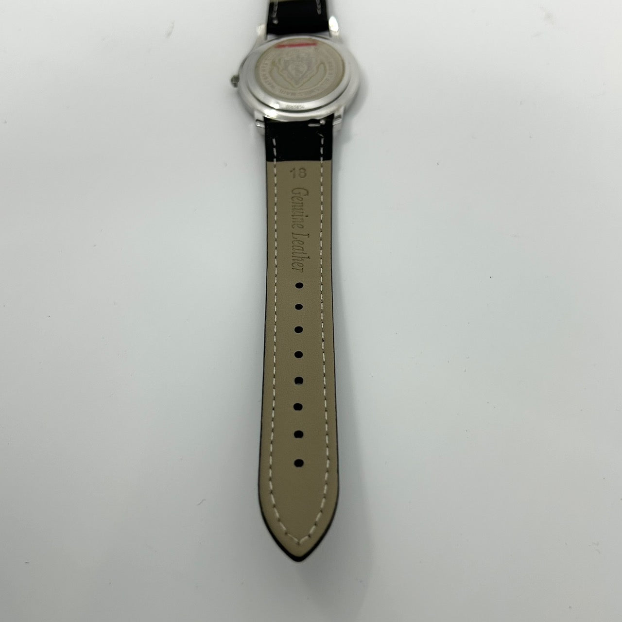 【稼働品】グッチ GUCCI 5500M 腕時計 メンズ アナログ クオーツ シルバー文字盤 ローマ数字 デイト表示 レザーベルト ブラック クラシック エレガント ドレスウォッチ ビジネスシーン 人気モデル クリーニング済み G1