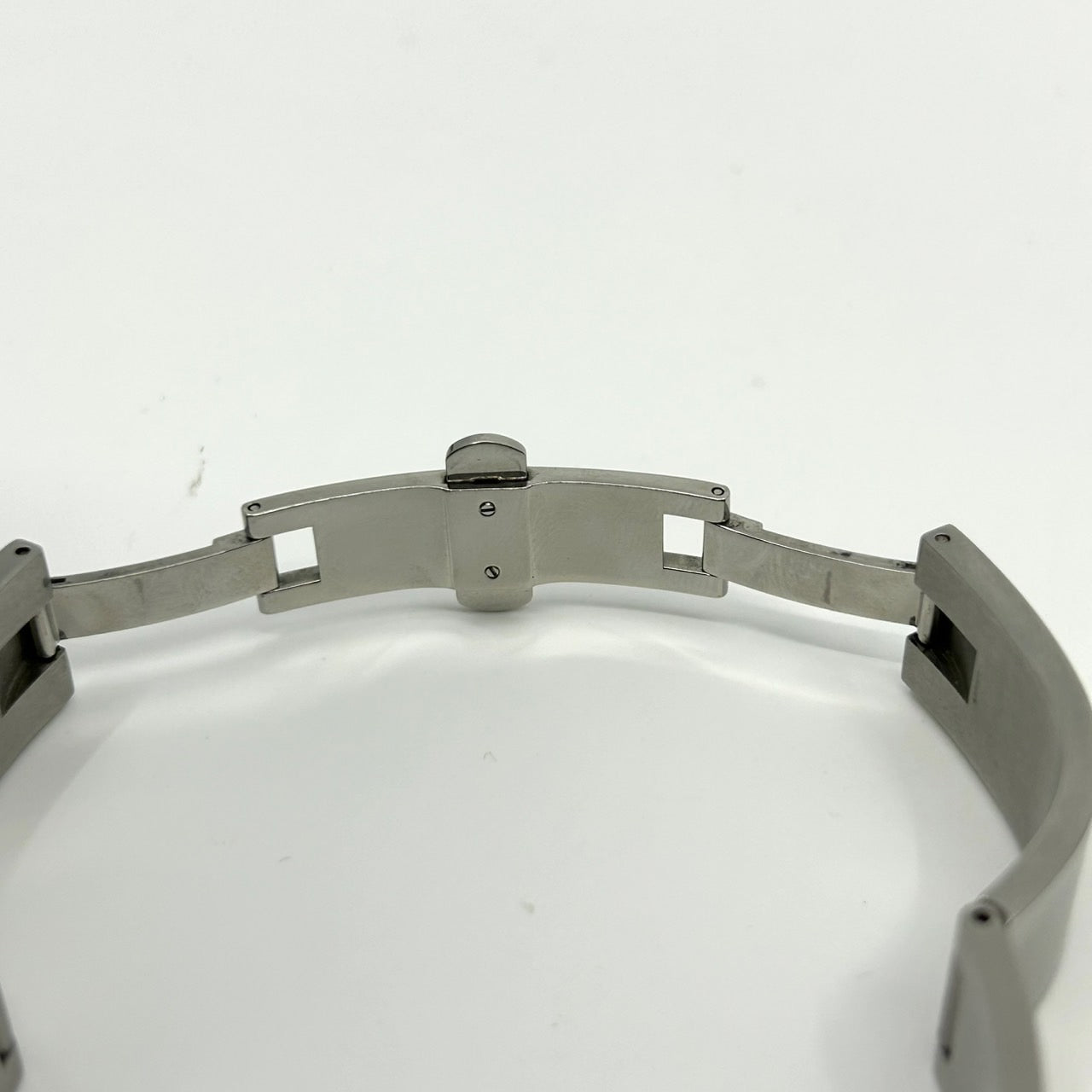 【電池交換済】グッチ GUCCI 2400S 腕時計 バングルウォッチ レディース メンズ ユニセックス アナログ クオーツ シルバー ステンレス ブレスレット スタイリッシュ モダンデザイン ドレスウォッチ アクセサリーウォッチ クリーニング済み G1