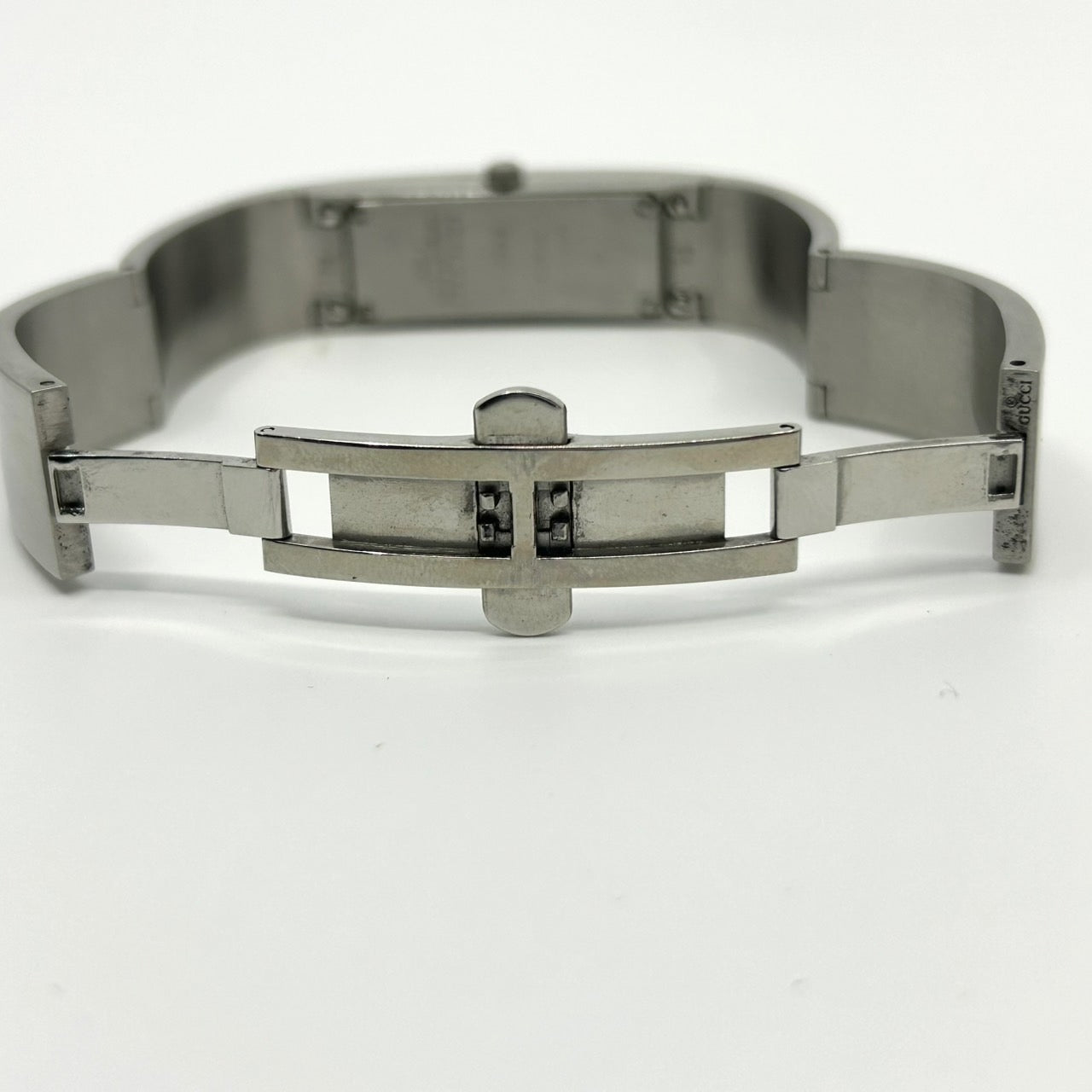 【電池交換済】グッチ GUCCI 2400S 腕時計 バングルウォッチ レディース メンズ ユニセックス アナログ クオーツ シルバー ステンレス ブレスレット スタイリッシュ モダンデザイン ドレスウォッチ アクセサリーウォッチ クリーニング済み G1