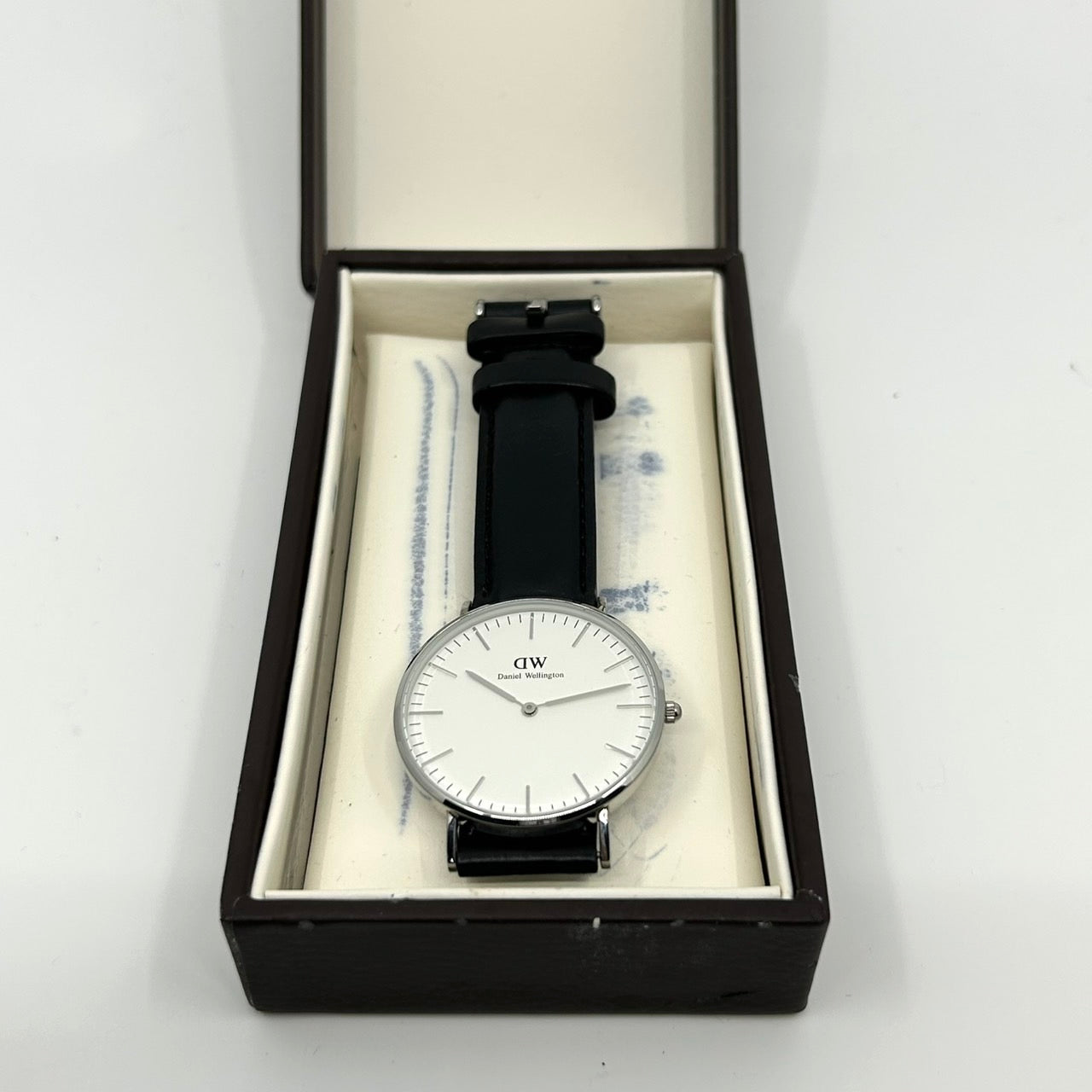 【電池交換済／稼働品】ダニエルウェリントン 腕時計 クラシック アナログ クオーツ ホワイト文字盤 シルバー ブラックレザーベルト シンプル ミニマル エレガント レディース メンズ ユニセックス クリーニング済み G