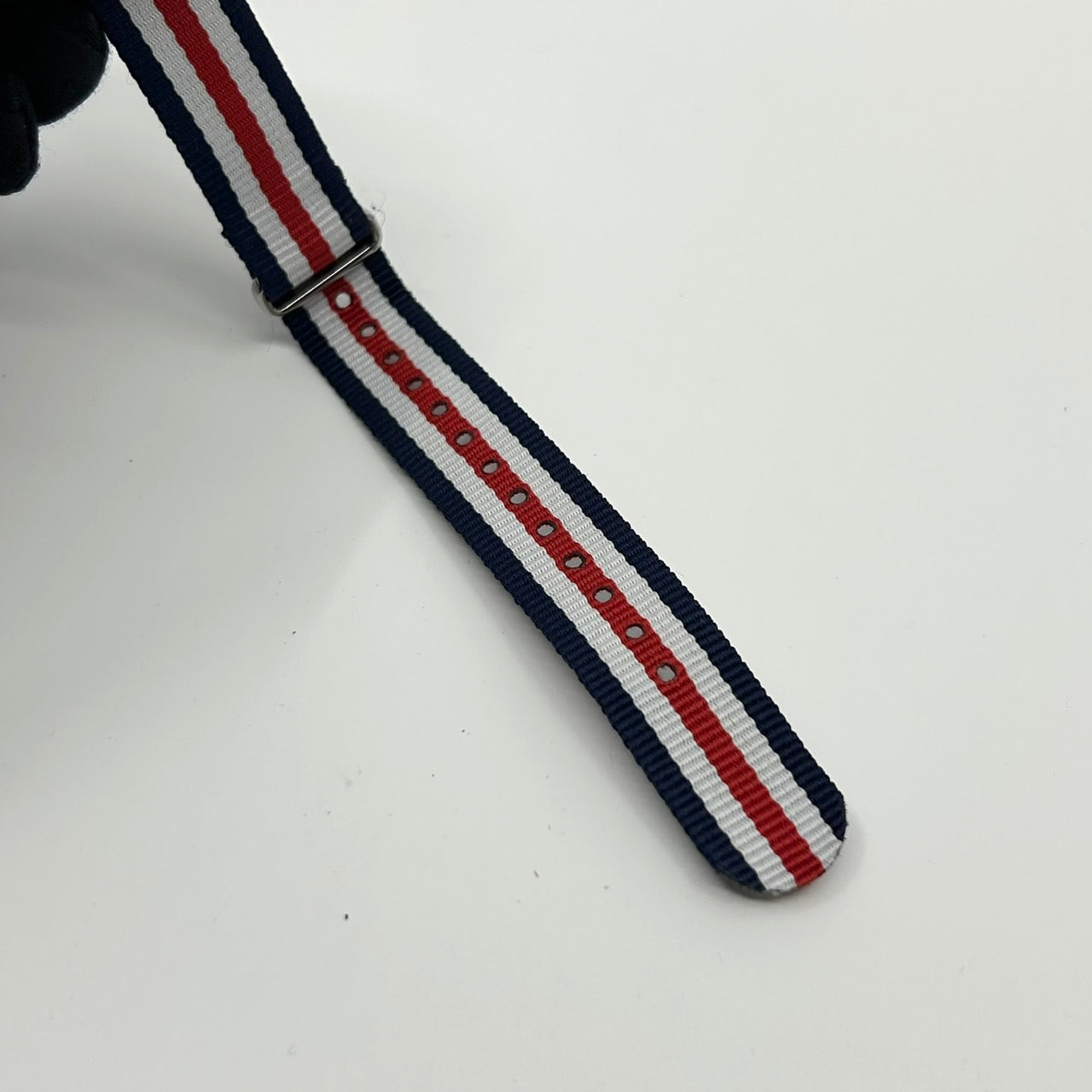 【電池交換済／稼働品】ダニエルウェリントン 腕時計 クラシック アナログ クオーツ ホワイト文字盤 シルバー ブラックレザーベルト シンプル ミニマル エレガント レディース メンズ ユニセックス クリーニング済み G