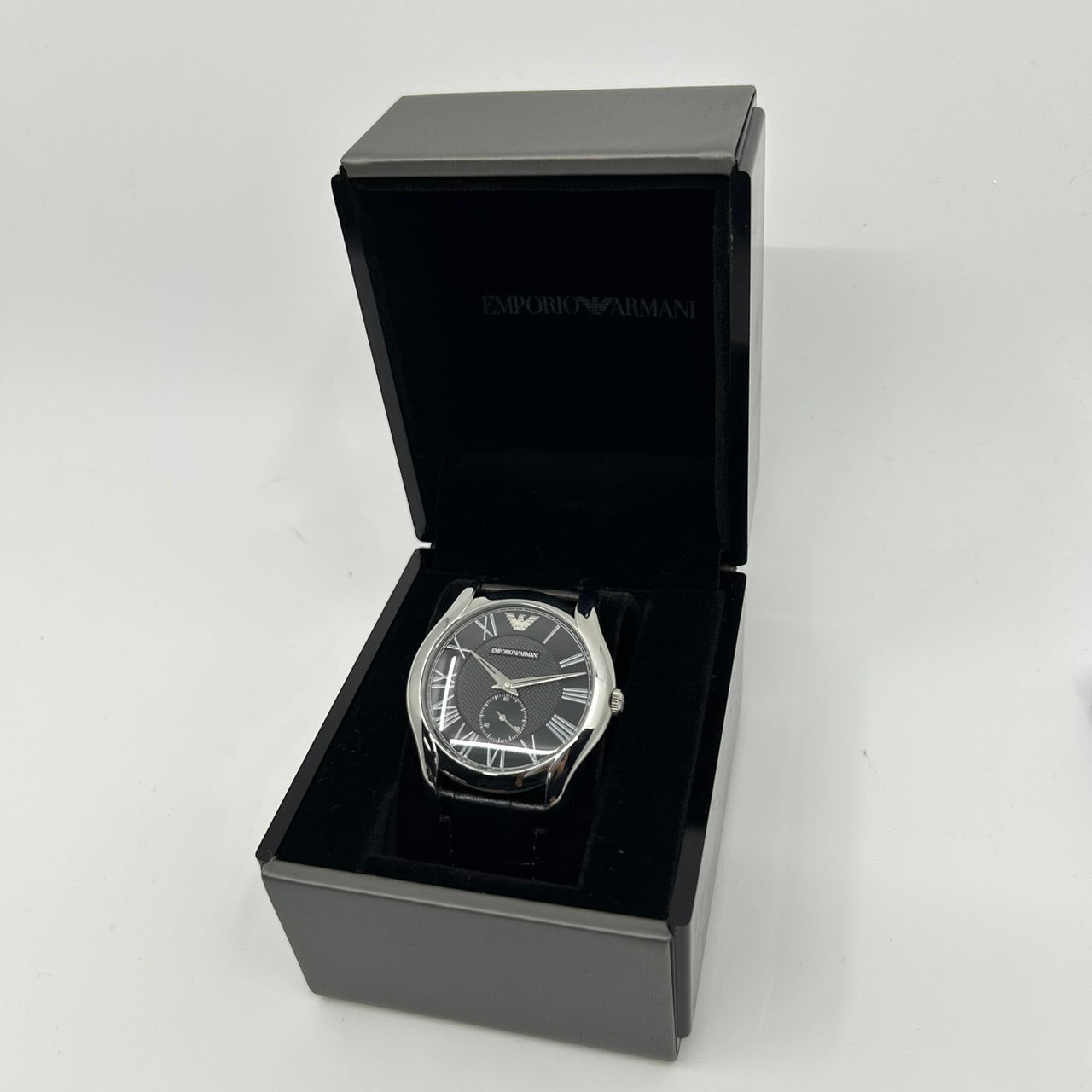 【電池交換済／極美品】EMPORIO ARMANI エンポリオ アルマーニ AR-1703 メンズ 腕時計 アナログ クオーツ 黒文字盤 スモールセコンド レザーベルト ローマンインデックス エレガント ドレスウォッチ ビジネス シルバー G