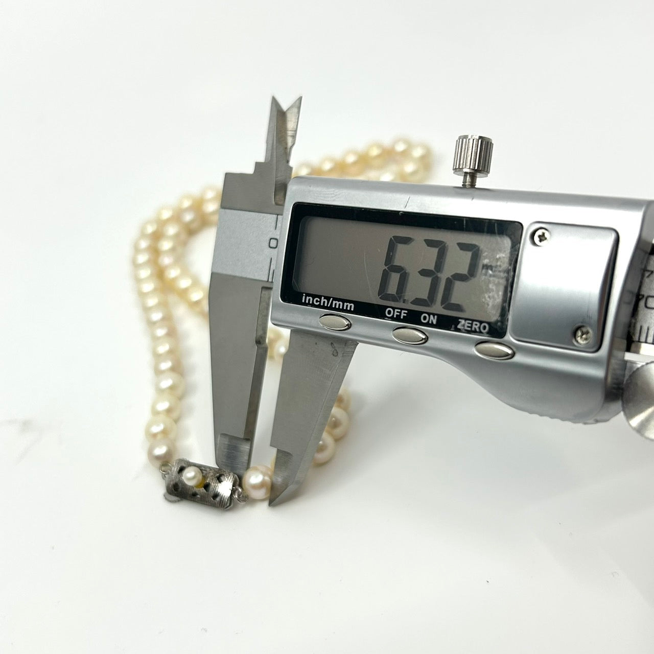 美品 本真珠 パール ネックレス 淡水パール 真珠 日本 養殖パール 白 ホワイト ペンダント 冠婚葬祭 首飾り 6.3mm-7.6mm 全長約43cm I3