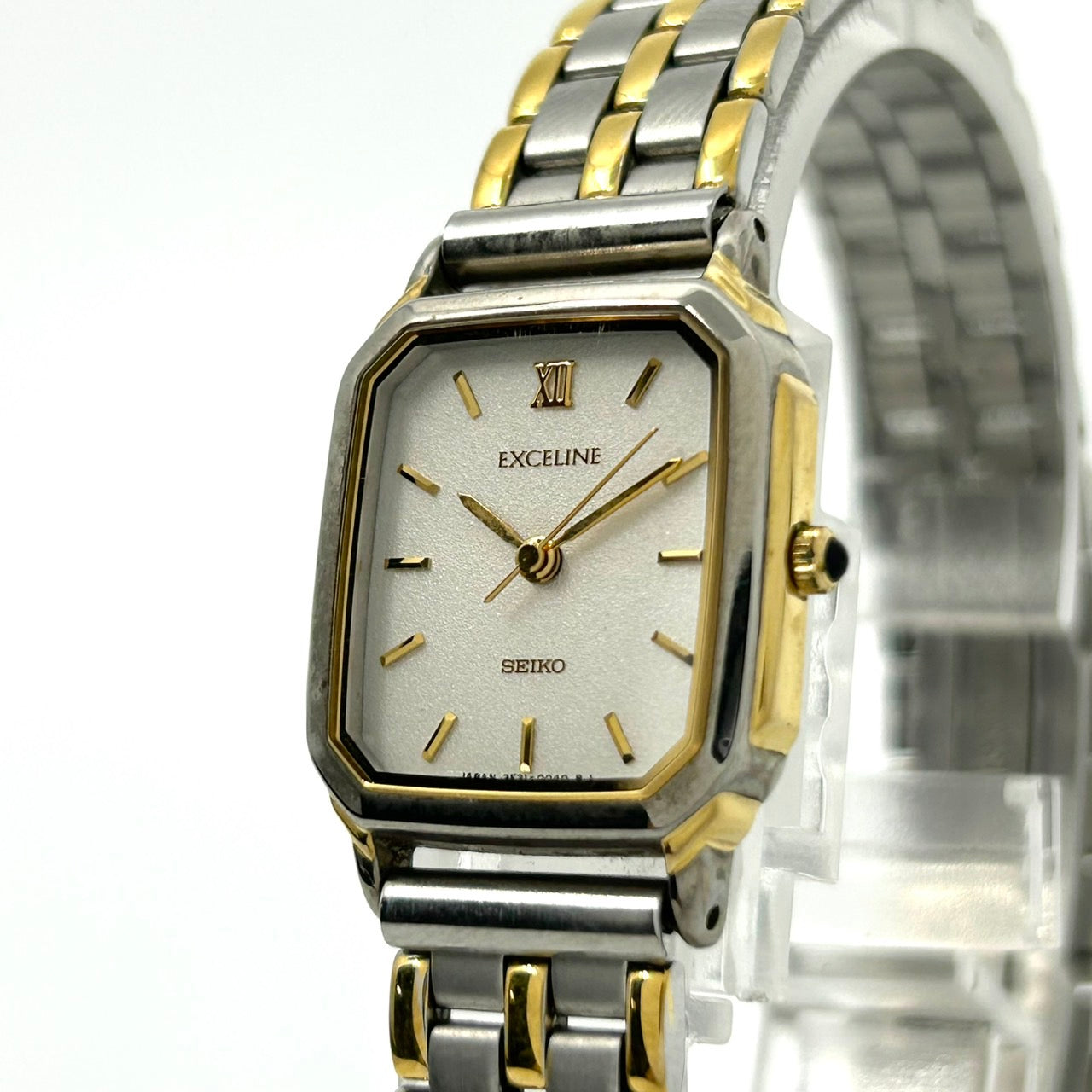 【電池交換済】セイコー エクセリーヌ 腕時計 3F31-5010 クオーツ コンビカラー スクエア ホワイト文字盤 ローマンインデックス ビンテージ クラシック エレガント ドレスウォッチ ファッションウォッチ アクセサリー クリーニング済み G1