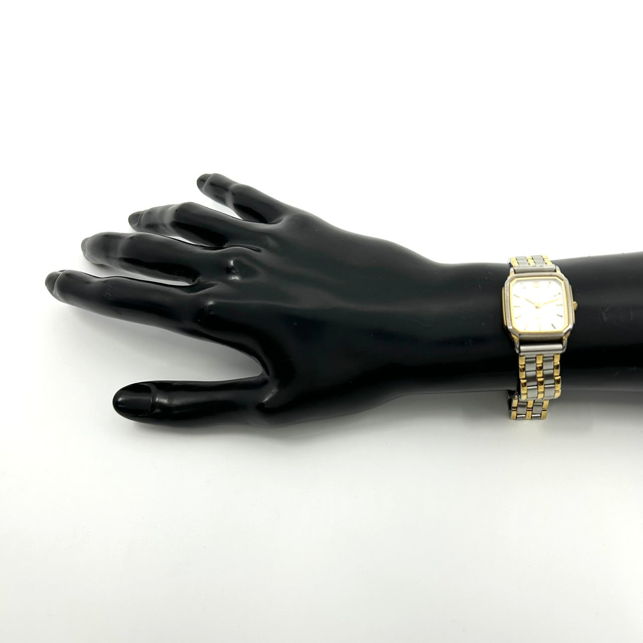 【電池交換済】セイコー エクセリーヌ 腕時計 3F31-5010 クオーツ コンビカラー スクエア ホワイト文字盤 ローマンインデックス ビンテージ クラシック エレガント ドレスウォッチ ファッションウォッチ アクセサリー クリーニング済み G1