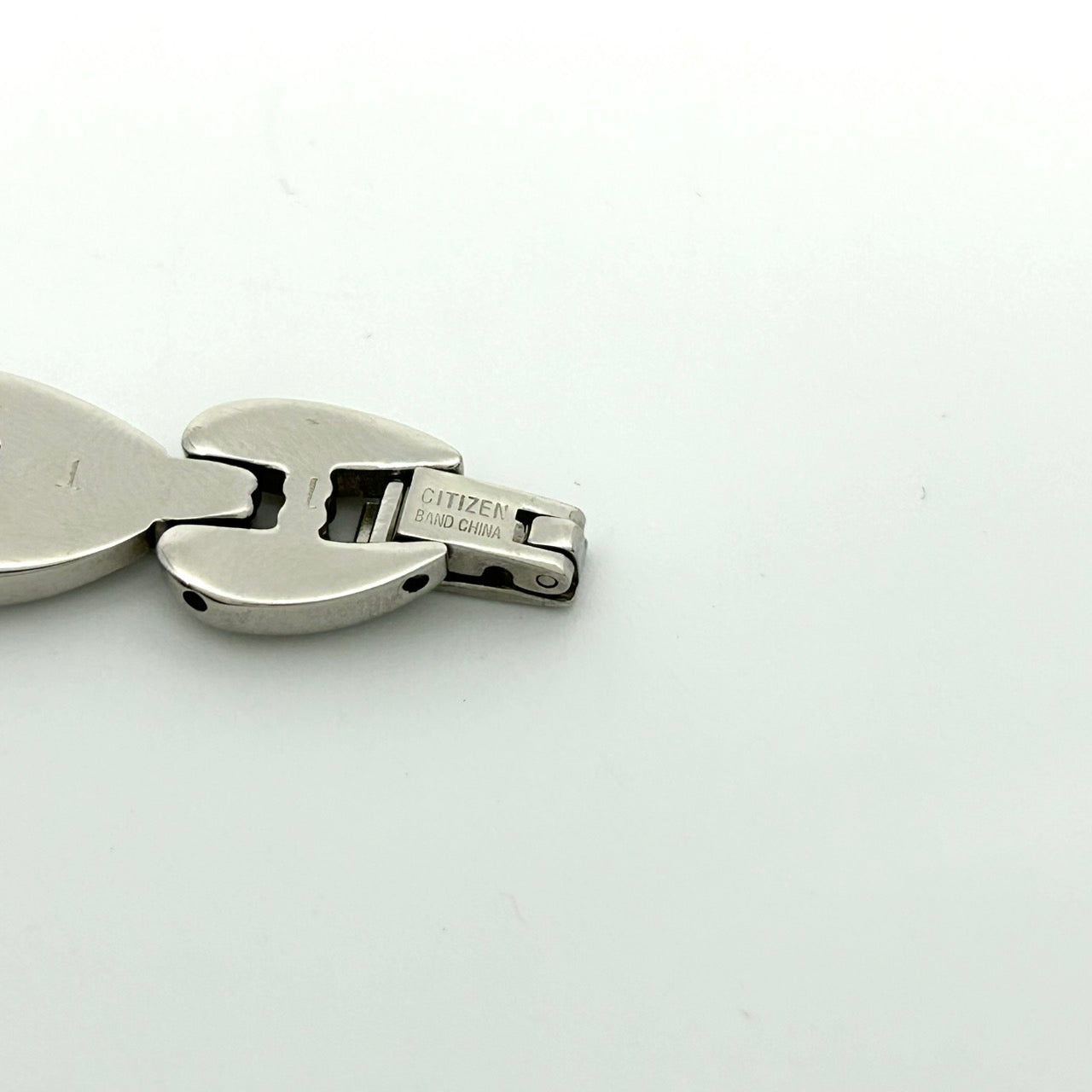 【電池交換済／美品】CITIZEN シチズン レディース腕時計 クオーツ 5920-S61287 オーバル シェル文字盤 エレガント ドレスウォッチ ブレスレットウォッチ クラシックデザイン アナログ クリーニング済み シルバーカラー G1