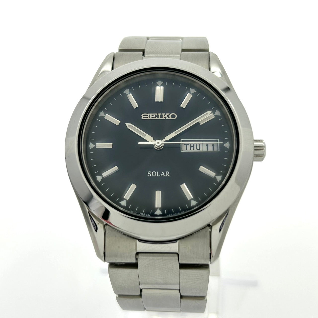 【稼働品】SEIKO セイコー メンズ 腕時計 ソーラー V158-0A80 ラウンド ネイビー文字盤 デイデイト カレンダー アナログ ステンレス シンプル スタイリッシュ ビジネスウォッチ クラシックデザイン クリーニング済み G6