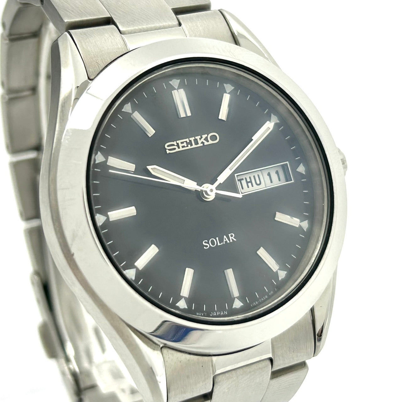 【稼働品】SEIKO セイコー メンズ 腕時計 ソーラー V158-0A80 ラウンド ネイビー文字盤 デイデイト カレンダー アナログ ステンレス シンプル スタイリッシュ ビジネスウォッチ クラシックデザイン クリーニング済み G6