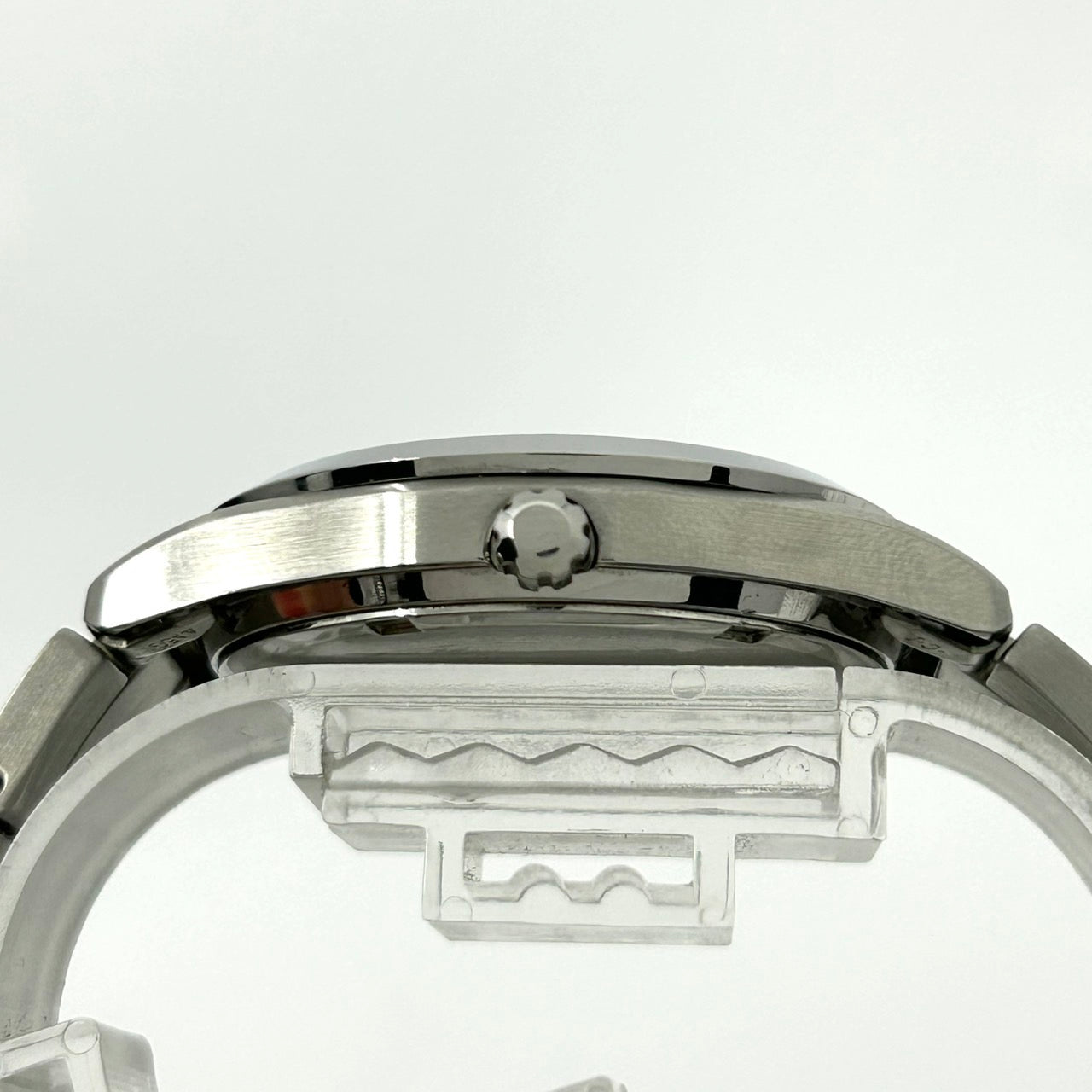 【稼働品】SEIKO セイコー メンズ 腕時計 ソーラー V158-0A80 ラウンド ネイビー文字盤 デイデイト カレンダー アナログ ステンレス シンプル スタイリッシュ ビジネスウォッチ クラシックデザイン クリーニング済み G6