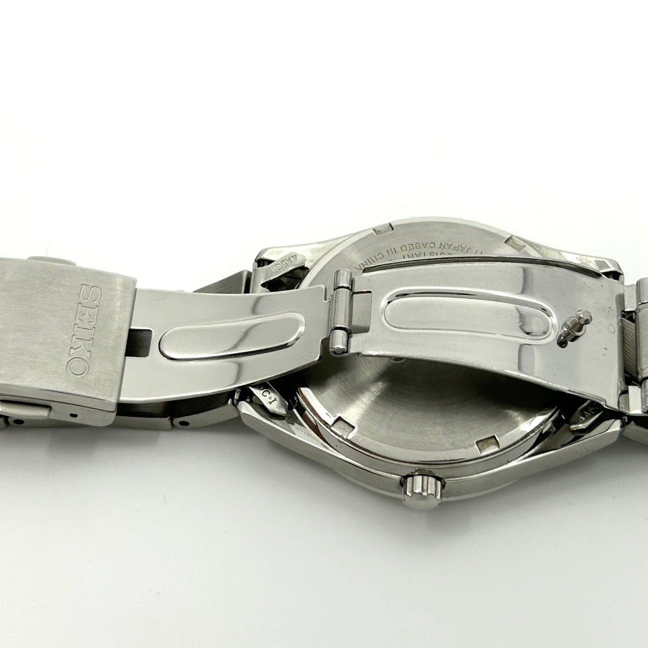 【稼働品】SEIKO セイコー メンズ 腕時計 ソーラー V158-0A80 ラウンド ネイビー文字盤 デイデイト カレンダー アナログ ステンレス シンプル スタイリッシュ ビジネスウォッチ クラシックデザイン クリーニング済み G6