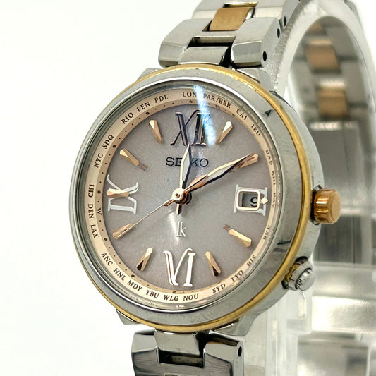 【稼働品】SEIKO LUKIA セイコー ルキア レディース腕時計 ソーラー電波 1B25-0AK0 ワールドタイム デイト ピンク文字盤 シルバー ゴールド コンビカラー エレガント ビジネス クラシックデザイン クリーニング済み G6