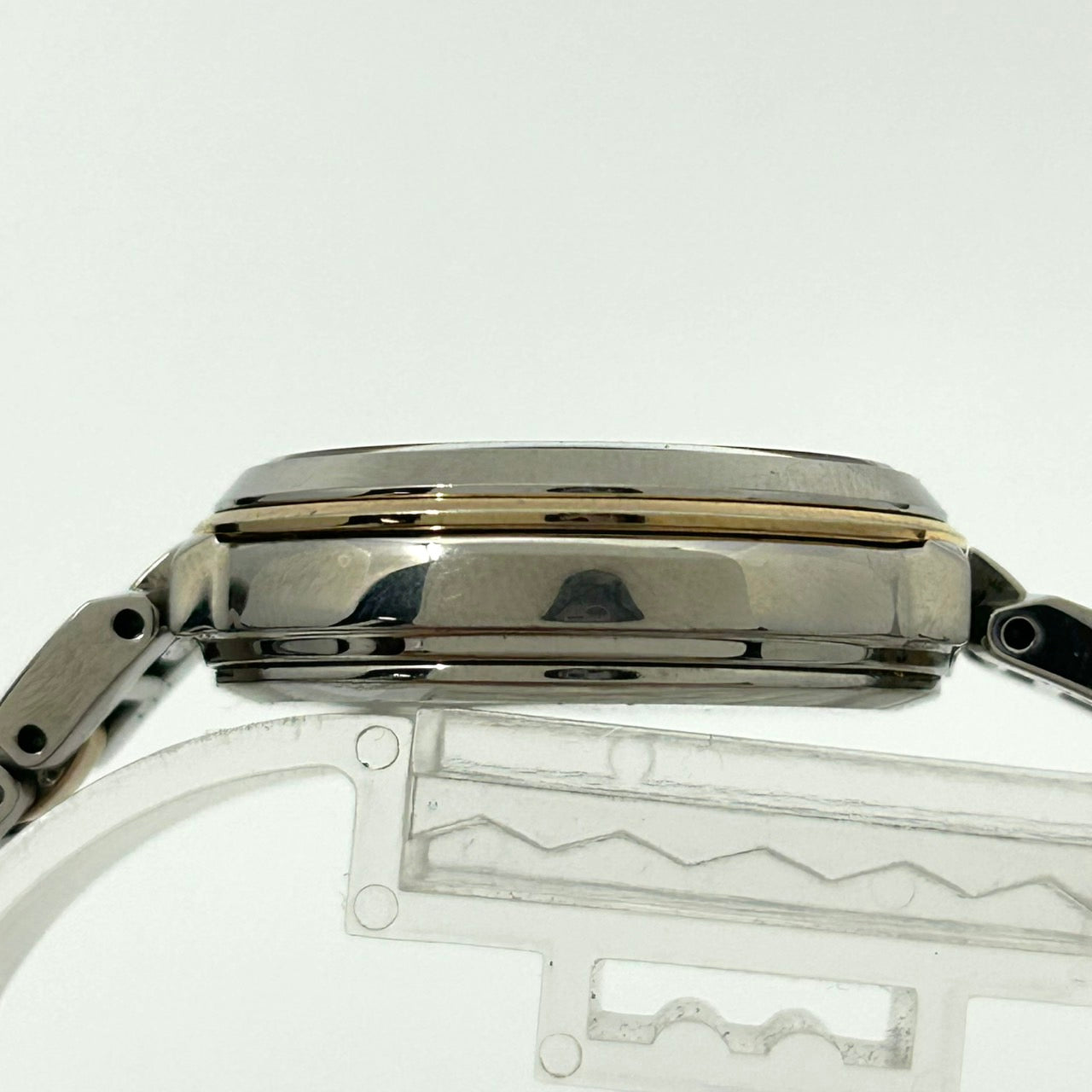 【稼働品】SEIKO LUKIA セイコー ルキア レディース腕時計 ソーラー電波 1B25-0AK0 ワールドタイム デイト ピンク文字盤 シルバー ゴールド コンビカラー エレガント ビジネス クラシックデザイン クリーニング済み G6