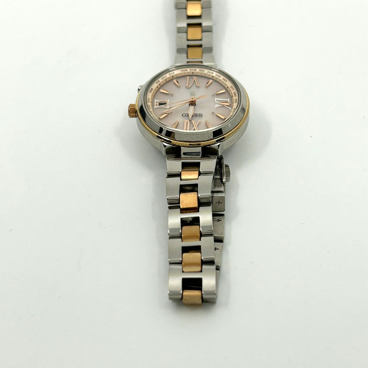 【稼働品】SEIKO LUKIA セイコー ルキア レディース腕時計 ソーラー電波 1B25-0AK0 ワールドタイム デイト ピンク文字盤 シルバー ゴールド コンビカラー エレガント ビジネス クラシックデザイン クリーニング済み G6