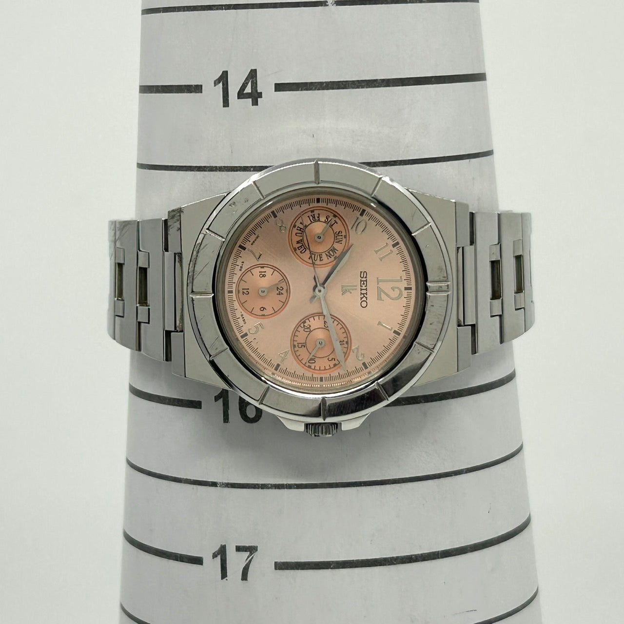 【稼働品／箱付き】SEIKO LUKIA セイコー ルキア 腕時計 5Y89-0B30 ピンク文字盤 クオーツ マルチファンクション デイデイト 24時間計 ラウンド アナログ 10気圧防水 ステンレス エレガント クラシック クリーニング済み G1