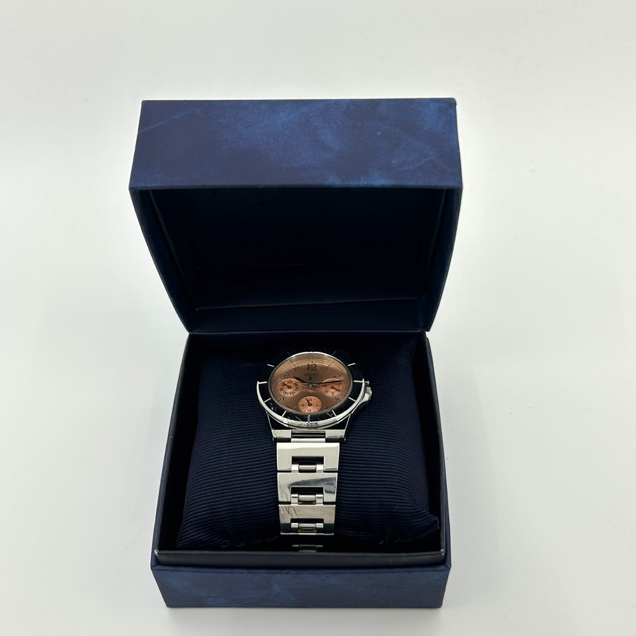 【稼働品／箱付き】SEIKO LUKIA セイコー ルキア 腕時計 5Y89-0B30 ピンク文字盤 クオーツ マルチファンクション デイデイト 24時間計 ラウンド アナログ 10気圧防水 ステンレス エレガント クラシック クリーニング済み G1