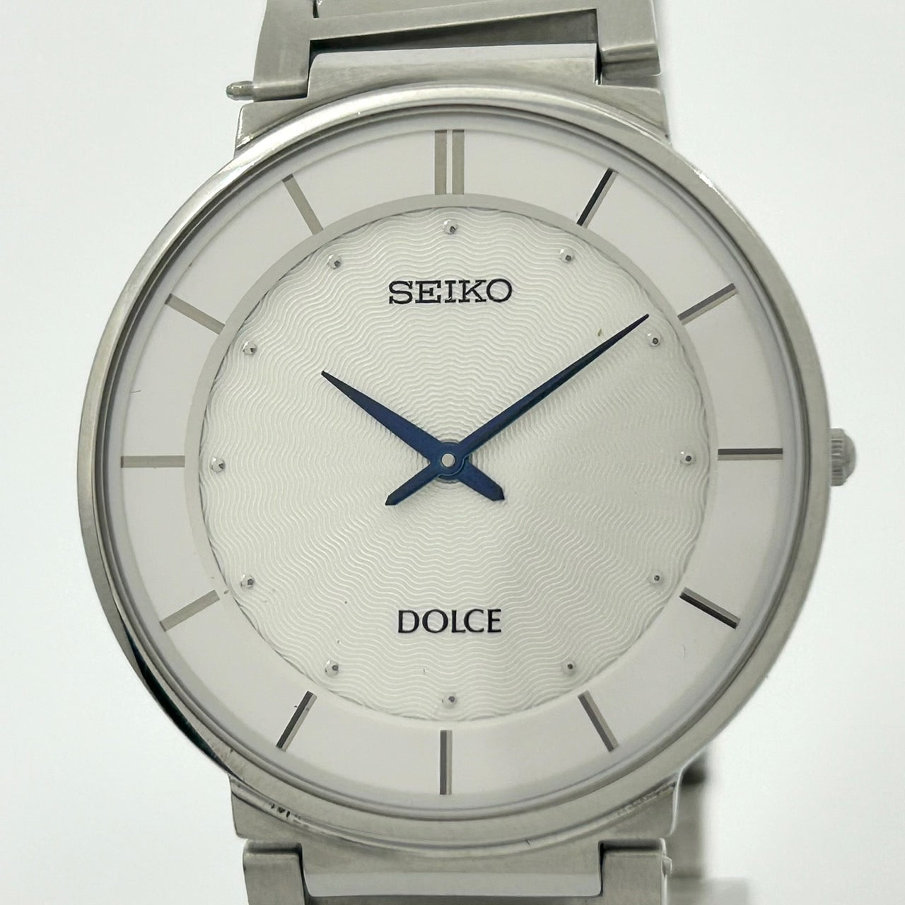 【電池交換済】SEIKO DOLCE セイコー ドルチェ メンズ腕時計 4J40-0AC0 薄型 クオーツ ホワイト文字盤 ギョーシェ彫り アナログ ラウンド ドレスウォッチ エレガント クラシックデザイン ステンレス クリーニング済み G6