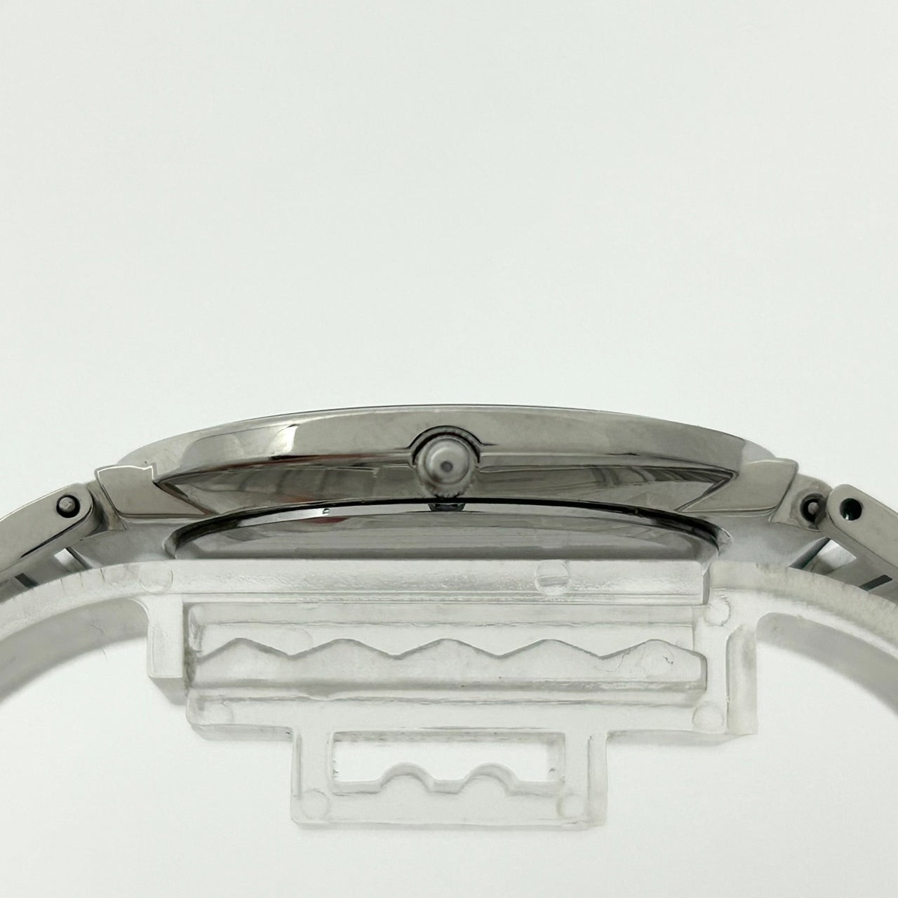 【電池交換済】SEIKO DOLCE セイコー ドルチェ メンズ腕時計 4J40-0AC0 薄型 クオーツ ホワイト文字盤 ギョーシェ彫り アナログ ラウンド ドレスウォッチ エレガント クラシックデザイン ステンレス クリーニング済み G6