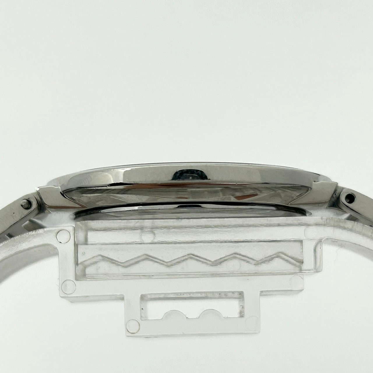 【電池交換済】SEIKO DOLCE セイコー ドルチェ メンズ腕時計 4J40-0AC0 薄型 クオーツ ホワイト文字盤 ギョーシェ彫り アナログ ラウンド ドレスウォッチ エレガント クラシックデザイン ステンレス クリーニング済み G6