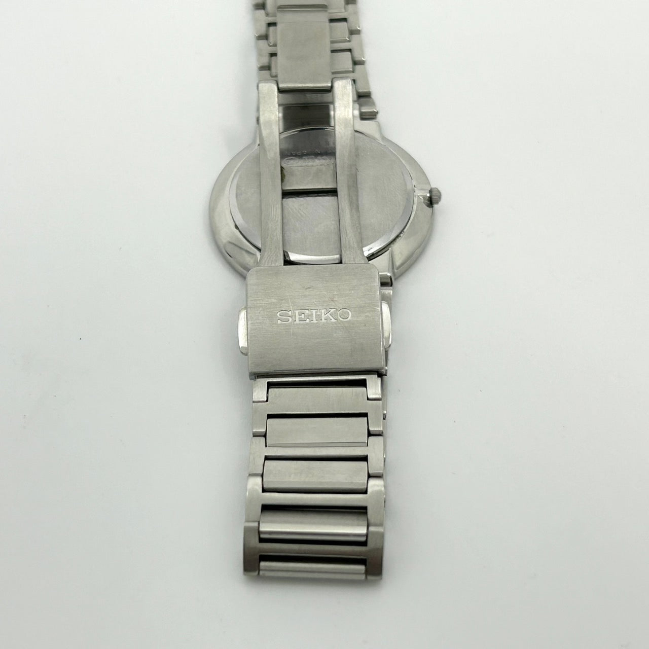 【電池交換済】SEIKO DOLCE セイコー ドルチェ メンズ腕時計 4J40-0AC0 薄型 クオーツ ホワイト文字盤 ギョーシェ彫り アナログ ラウンド ドレスウォッチ エレガント クラシックデザイン ステンレス クリーニング済み G6