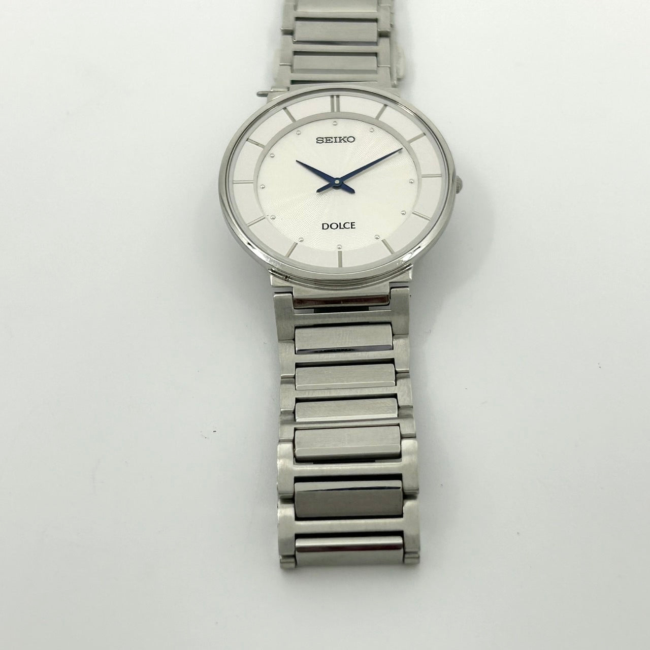 【電池交換済】SEIKO DOLCE セイコー ドルチェ メンズ腕時計 4J40-0AC0 薄型 クオーツ ホワイト文字盤 ギョーシェ彫り アナログ ラウンド ドレスウォッチ エレガント クラシックデザイン ステンレス クリーニング済み G6