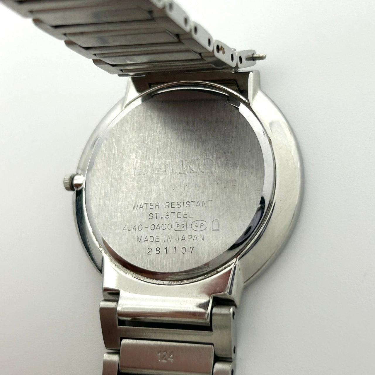 【電池交換済】SEIKO DOLCE セイコー ドルチェ メンズ腕時計 4J40-0AC0 薄型 クオーツ ホワイト文字盤 ギョーシェ彫り アナログ ラウンド ドレスウォッチ エレガント クラシックデザイン ステンレス クリーニング済み G6