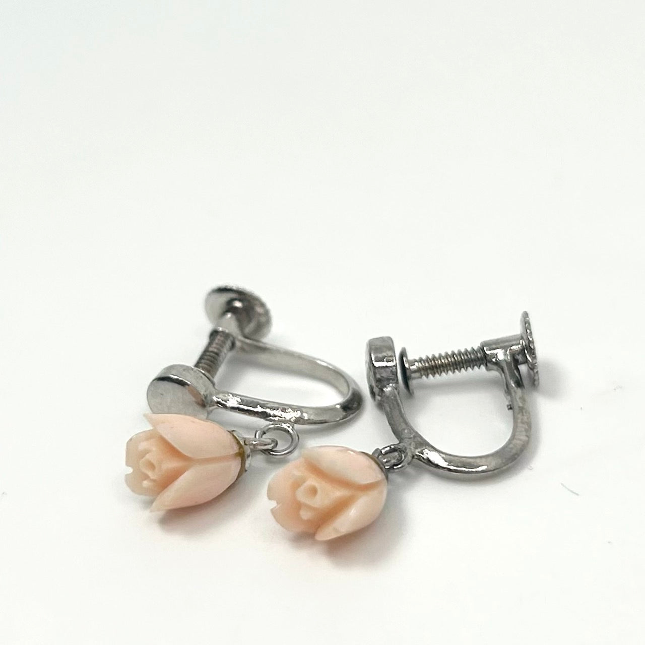 アンティーク調 薔薇モチーフ バラ 本珊瑚イヤリング シルバー金具 彫刻細工 コーラルローズ 上品 ヴィンテージ アクセサリー レディース I9