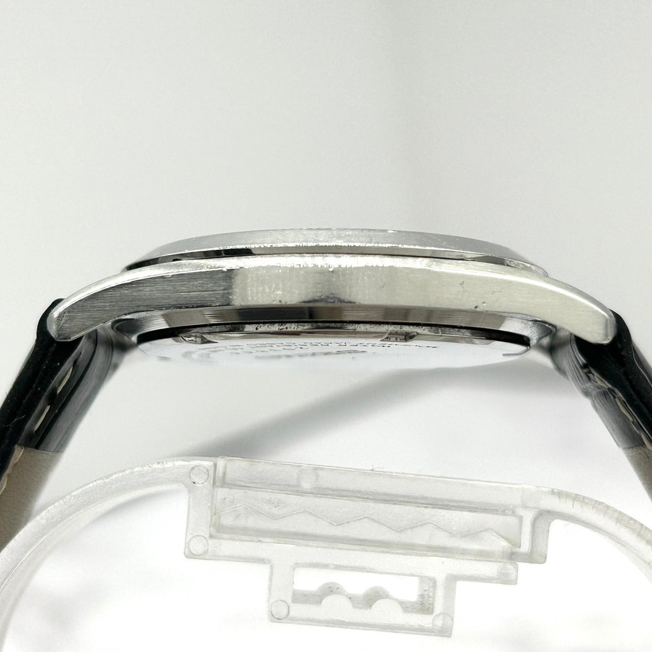 【新品ベルト（社外品）/電池交換済/稼働品】SEIKO セイコー メンズ 腕時計 7N43-0AJ0 デイデイト 曜日 日付表示 シルバー アイボリー文字盤 ブラックレザー 10気圧防水 クオーツ アナログ 高視認性 クラシック ビジネス カジュアル G6