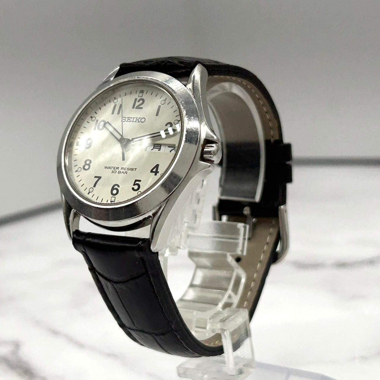 【新品ベルト（社外品）/電池交換済/稼働品】SEIKO セイコー メンズ 腕時計 7N43-0AJ0 デイデイト 曜日 日付表示 シルバー アイボリー文字盤 ブラックレザー 10気圧防水 クオーツ アナログ 高視認性 クラシック ビジネス カジュアル G6