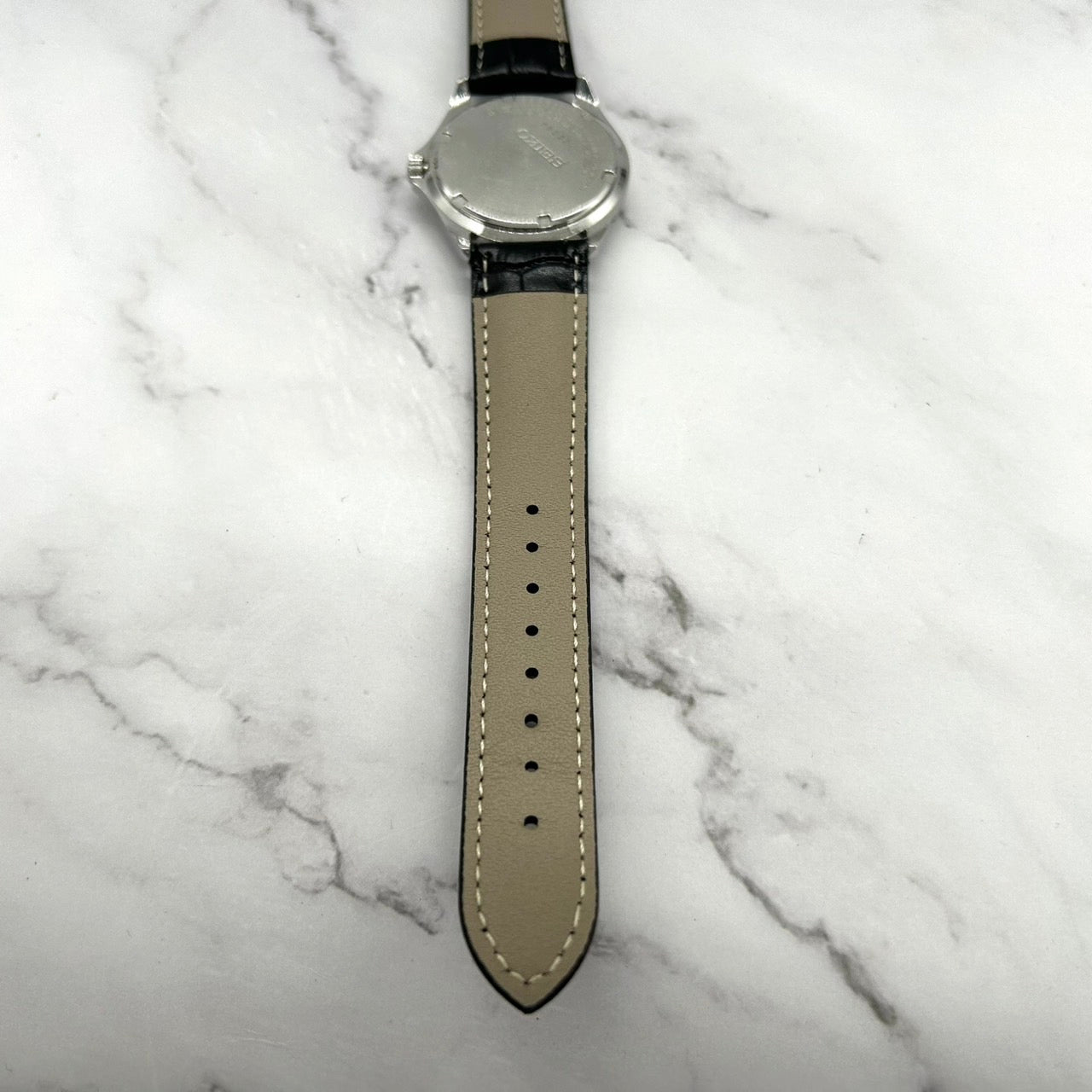 【新品ベルト（社外品）/電池交換済/稼働品】SEIKO セイコー メンズ 腕時計 7N43-0AJ0 デイデイト 曜日 日付表示 シルバー アイボリー文字盤 ブラックレザー 10気圧防水 クオーツ アナログ 高視認性 クラシック ビジネス カジュアル G6