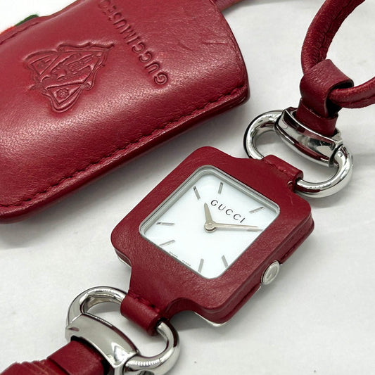 極美品 電池交換済 希少 GUCCI グッチ GUCCIMUSEO グッチミュゼオ 130.5 バッグチャームウォッチ レッドレザー スクエア レディース クオーツ 限定モデル エレガント スタイリッシュ ハングウォッチ フリンジ クリーニング済 G6