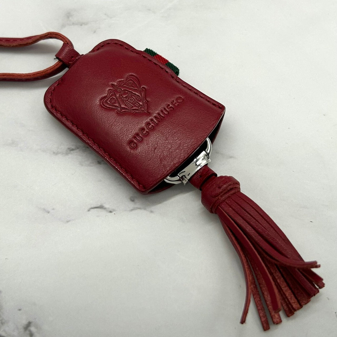 極美品 電池交換済 希少 GUCCI グッチ GUCCIMUSEO グッチミュゼオ 130.5 バッグチャームウォッチ レッドレザー スクエア レディース クオーツ 限定モデル エレガント スタイリッシュ ハングウォッチ フリンジ クリーニング済 G6