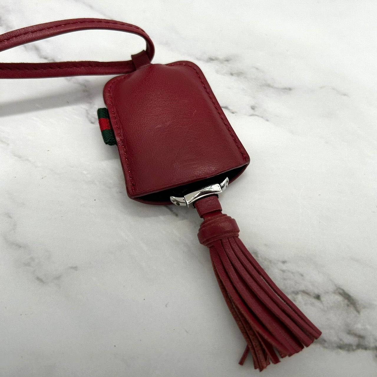 極美品 電池交換済 希少 GUCCI グッチ GUCCIMUSEO グッチミュゼオ 130.5 バッグチャームウォッチ レッドレザー スクエア レディース クオーツ 限定モデル エレガント スタイリッシュ ハングウォッチ フリンジ クリーニング済 G6