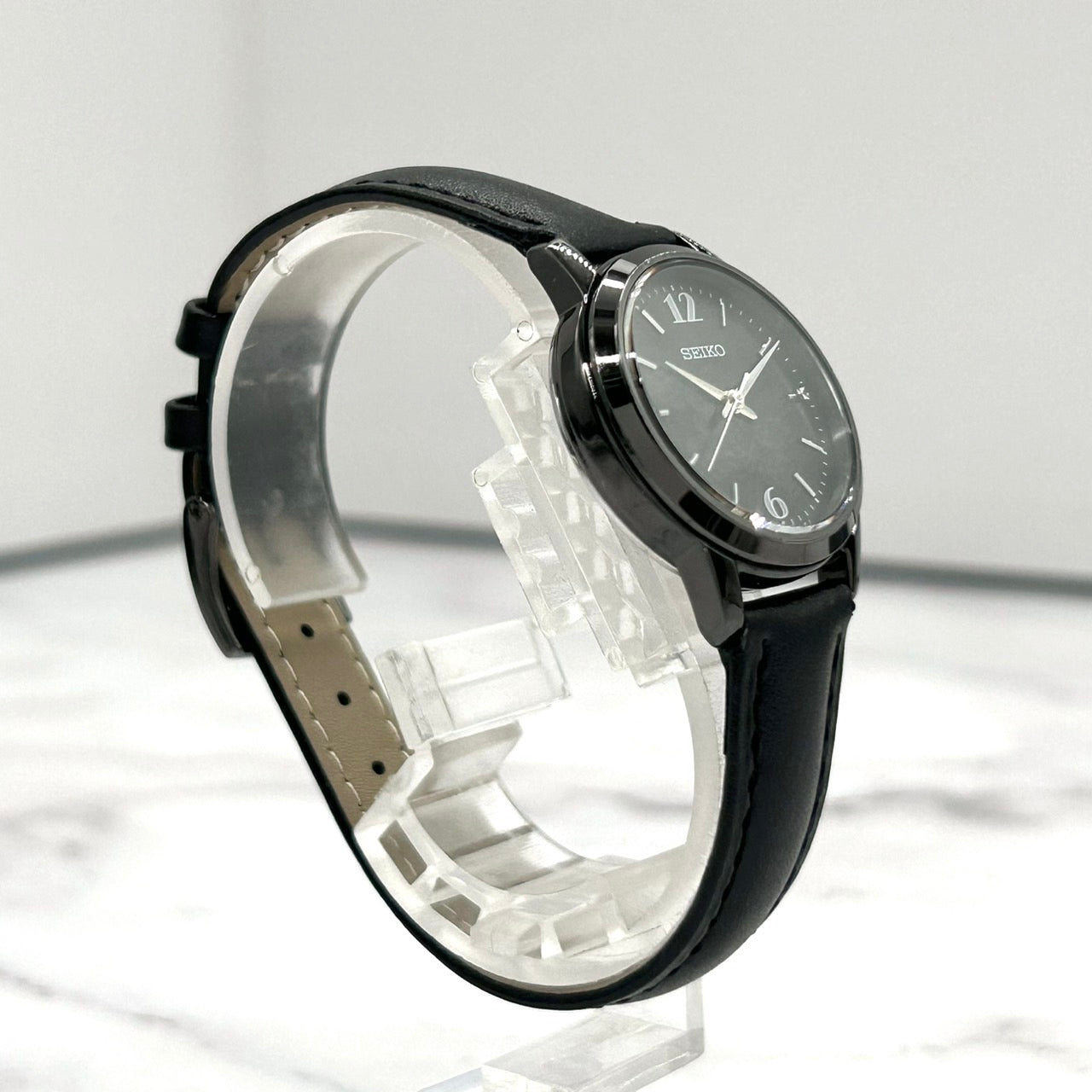 【新品ベルト（社外品）／稼働品／美品】SEIKO セイコー レディース 腕時計 ソーラー V131-0AF0 限定モデル ブラック 黒文字盤 ラウンド アナログ シンプル エレガント クラシック ドレスウォッチ ビジネス 10気圧防水 クリーニング済 G6