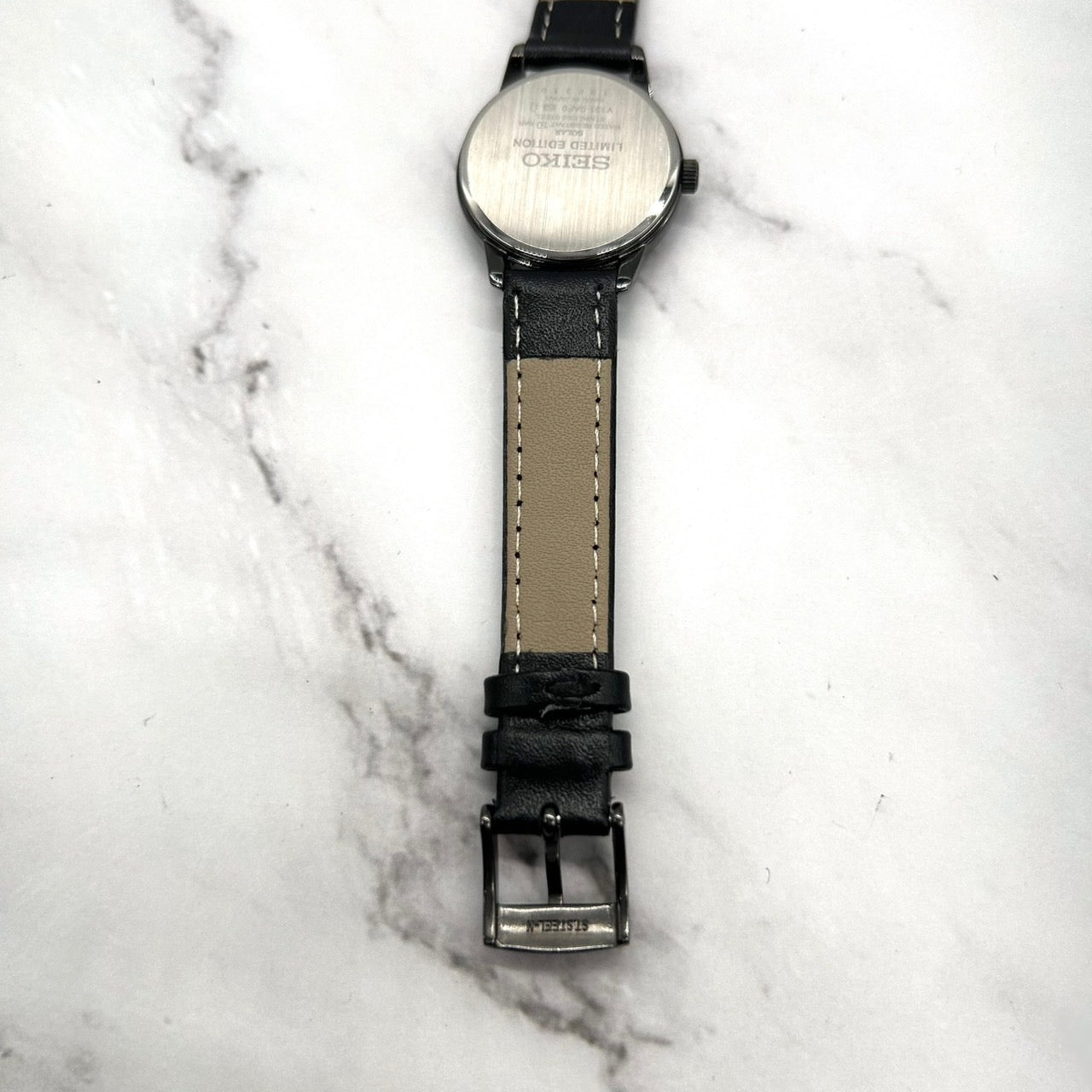 【新品ベルト（社外品）／稼働品／美品】SEIKO セイコー レディース 腕時計 ソーラー V131-0AF0 限定モデル ブラック 黒文字盤 ラウンド アナログ シンプル エレガント クラシック ドレスウォッチ ビジネス 10気圧防水 クリーニング済 G6