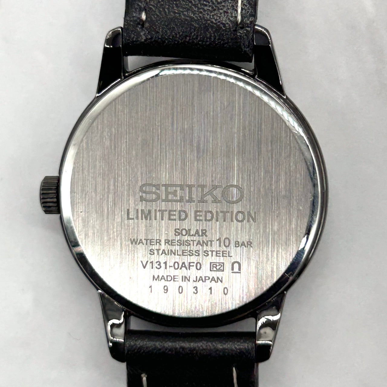 【新品ベルト（社外品）／稼働品／美品】SEIKO セイコー レディース 腕時計 ソーラー V131-0AF0 限定モデル ブラック 黒文字盤 ラウンド アナログ シンプル エレガント クラシック ドレスウォッチ ビジネス 10気圧防水 クリーニング済 G6
