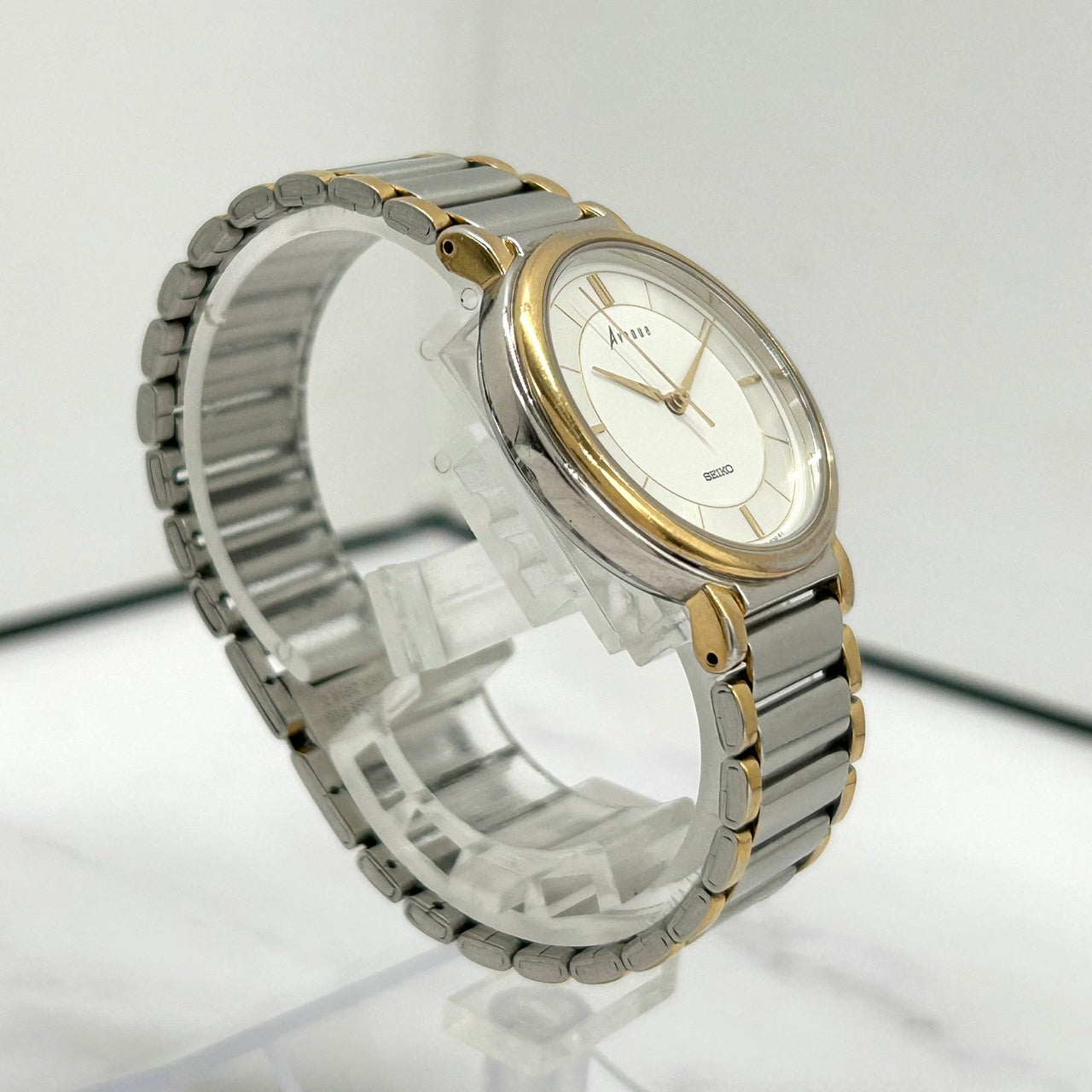 【電池交換済／稼働品】SEIKO セイコー Avenue アベニュー レディース 7N01-6110 コンビカラー シルバー ゴールド クオーツ アナログ ホワイト文字盤 エレガント クラシック ドレスウォッチ ビジネス 5気圧防水 クリーニング済 G6