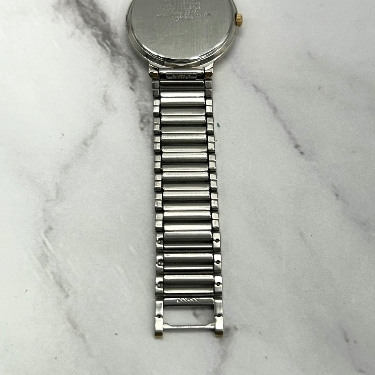 【電池交換済／稼働品】SEIKO セイコー Avenue アベニュー レディース 7N01-6110 コンビカラー シルバー ゴールド クオーツ アナログ ホワイト文字盤 エレガント クラシック ドレスウォッチ ビジネス 5気圧防水 クリーニング済 G6