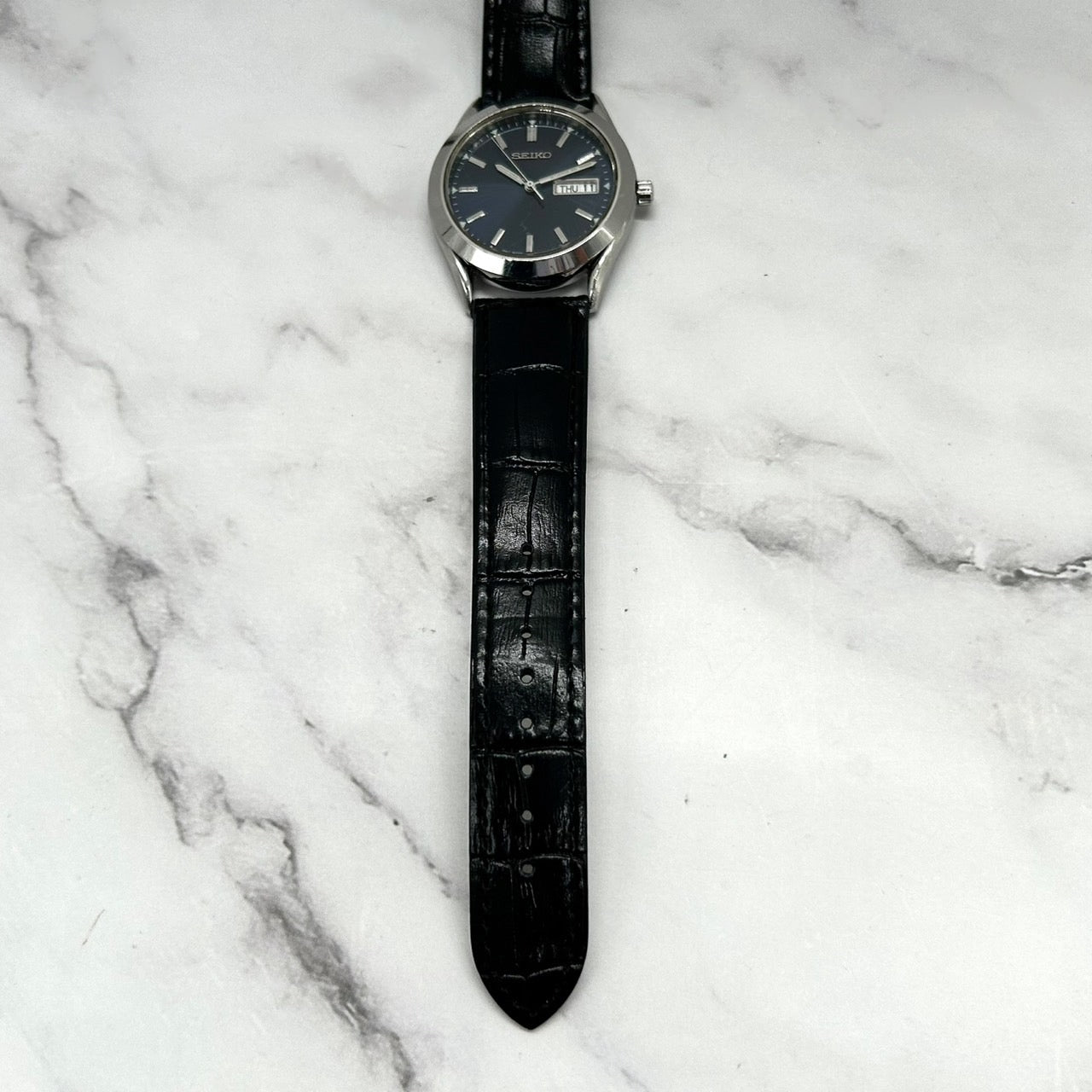 【新品ベルト（社外品）／電池交換済／稼働品】SEIKO セイコー メンズ 7N43-9070 デイデイト 曜日 日付 ネイビー文字盤 シルバー ブラックレザー クオーツ アナログ クラシック ビジネス ドレスウォッチ スタイリッシュ クリーニング済 G6