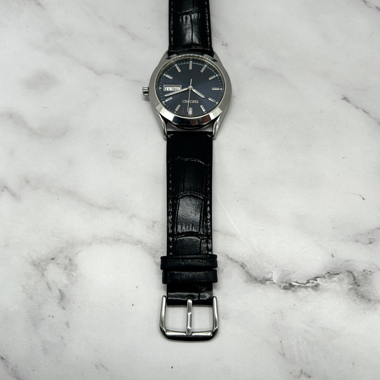 【新品ベルト（社外品）／電池交換済／稼働品】SEIKO セイコー メンズ 7N43-9070 デイデイト 曜日 日付 ネイビー文字盤 シルバー ブラックレザー クオーツ アナログ クラシック ビジネス ドレスウォッチ スタイリッシュ クリーニング済 G6