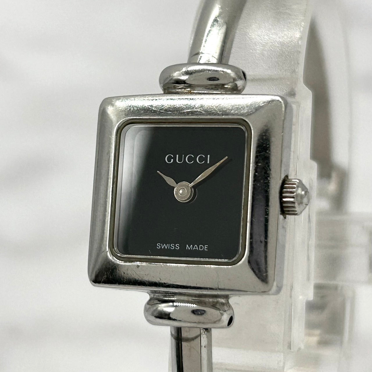 【電池交換済／稼働品】GUCCI グッチ 1900L レディース 腕時計 スクエア ブラック文字盤 シルバー バングルウォッチ ブレスレット アナログ クオーツ エレガント クラシック ドレスウォッチ 人気モデル 定番 スイス製 クリーニング済 G6